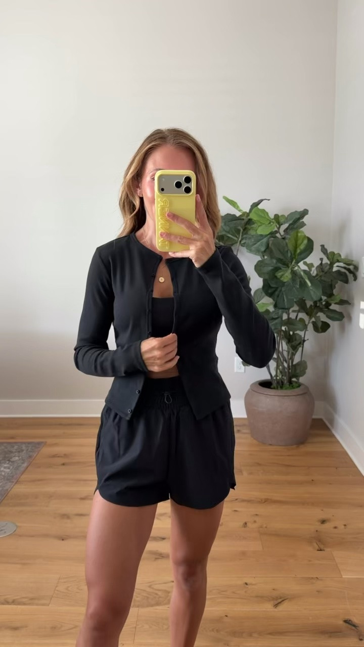 Target activewear is on sale!! Wearing an XS in everything

#LTKfitnessgoals #LTKActive #LTKmorningroutine