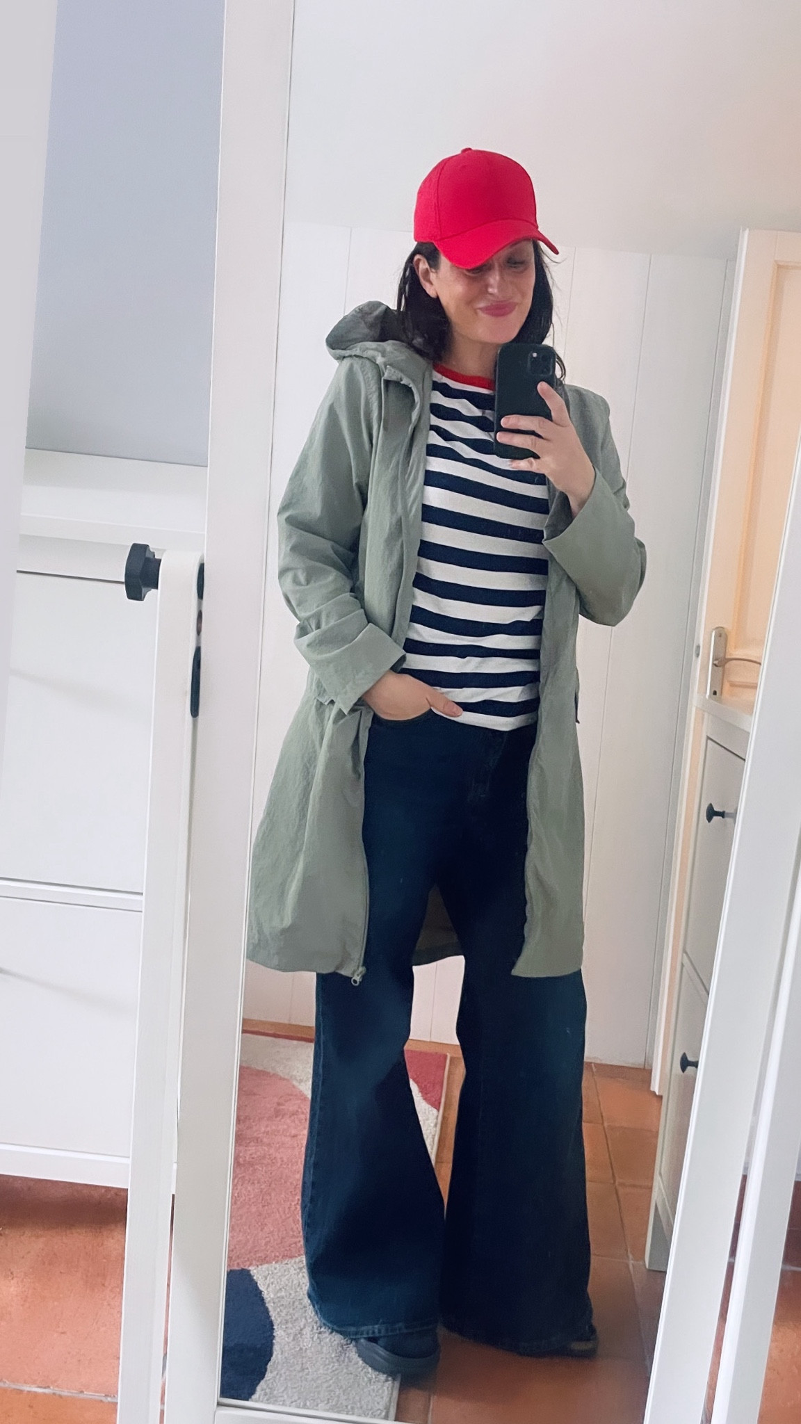 • Red baseball cap #draegerparis (similar, linked)
• Contrast striped tee #cos (similar, linked)
• Flare jeans #levis (linked)
• Almond green windbreaker #kiabi
• Navy Arizona #birkenstock (linked)
• Amour Fou Bisou Balm lipstick #violette_FR (linked)

#LTKfrance #LTKeurope #LTKmidsize