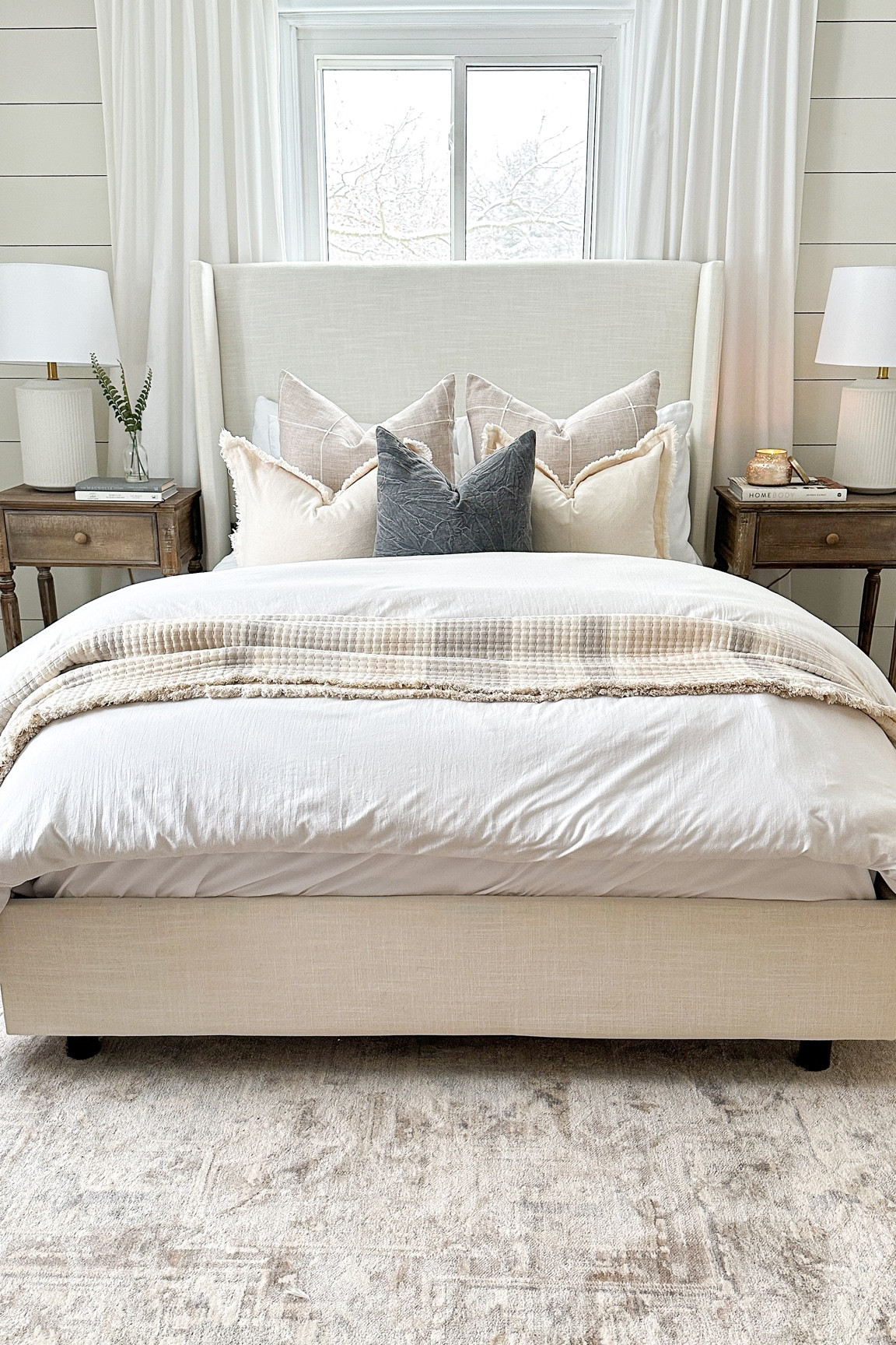 Bedroom, bedding, upholstered bed, bedroom rug, area rug, vintage distressed rug 


#upholsteredbed #arearug #bedroomrug #vintagerug #distressedrug #bedroomlamps 

#LTKhome