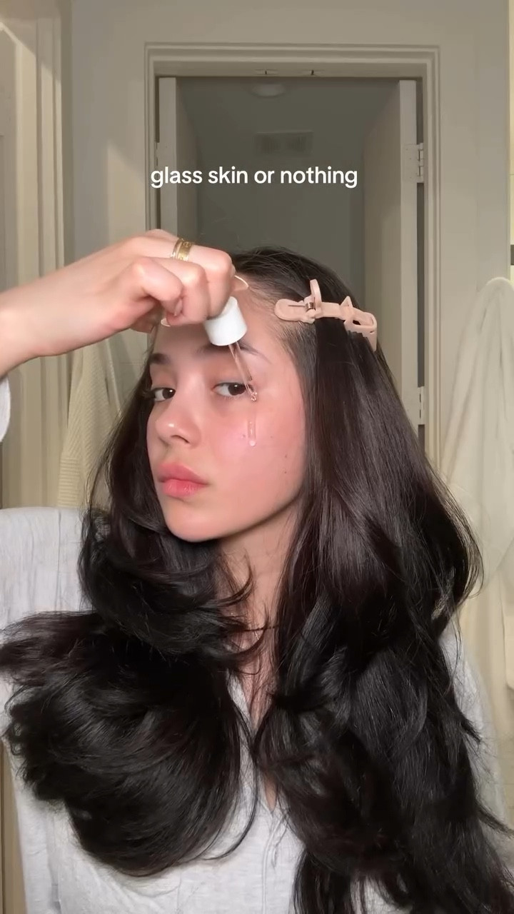 Glass skin or nothing 🤍 #glassskin #skincare #nightskincareroutine #glowingskin  @goodmolecules Molecules @LaRochePosayUS @rhode skin