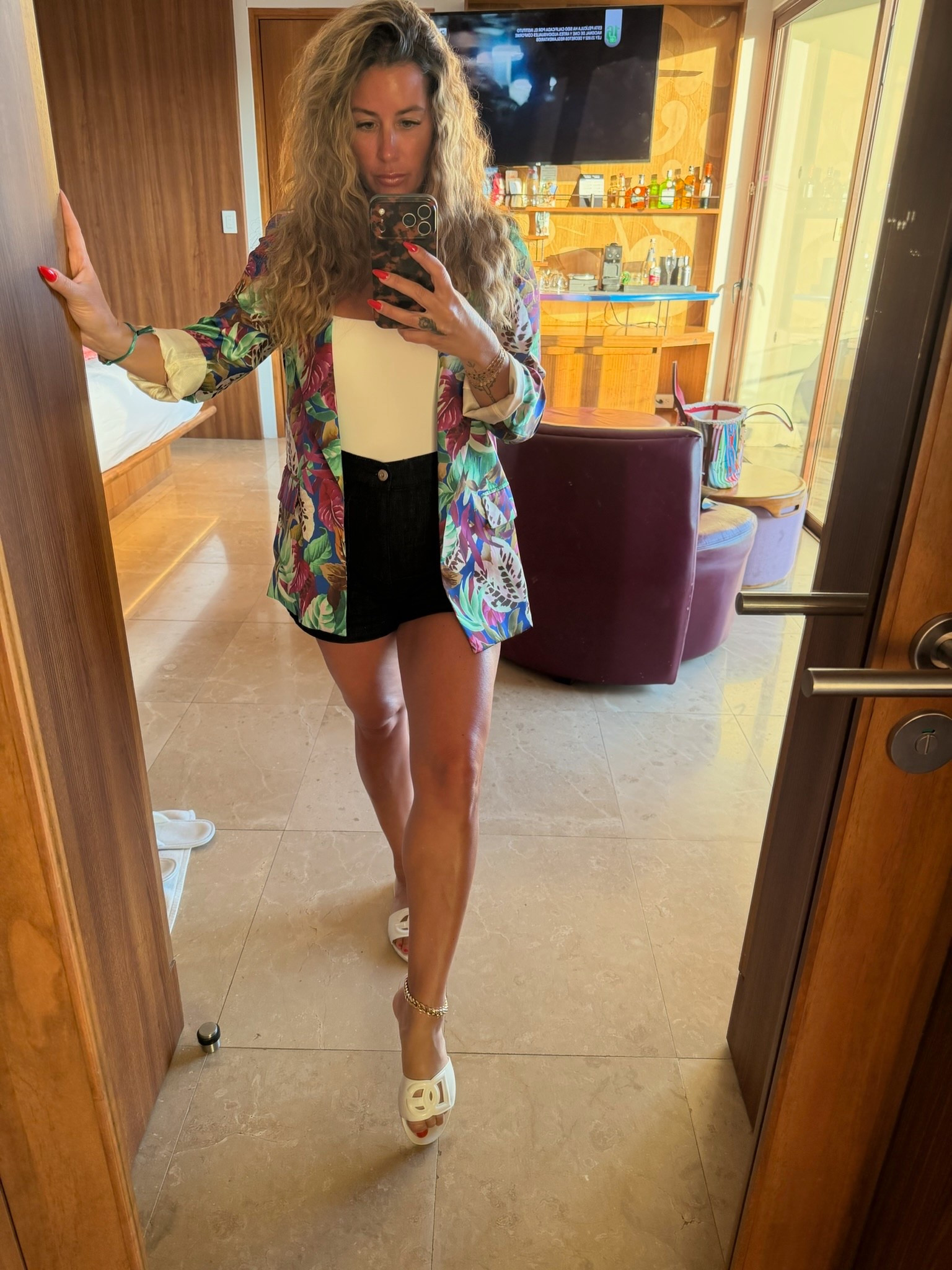 This colorful Zara blazer goes PERFECT with a summer tan ☀️ Such a perfect staple piece too 💜 

#LTKootd #LTKgrwm #LTKSeasonal