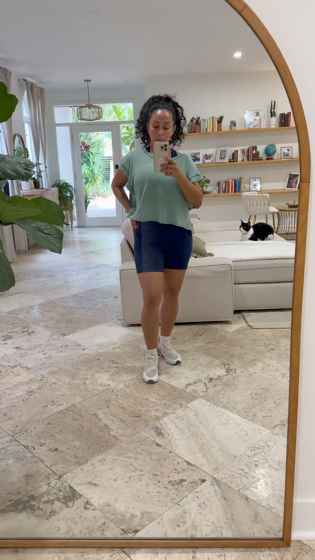 Me Los voy a pedir en otros colores 🙌🏽❤️ son súper cómodos y la tela es suavecita! Los amo! Los míos son color Navy blue, mi blusa en pea green. 

#LTKMidsize #LTKootd #LTKmomlife