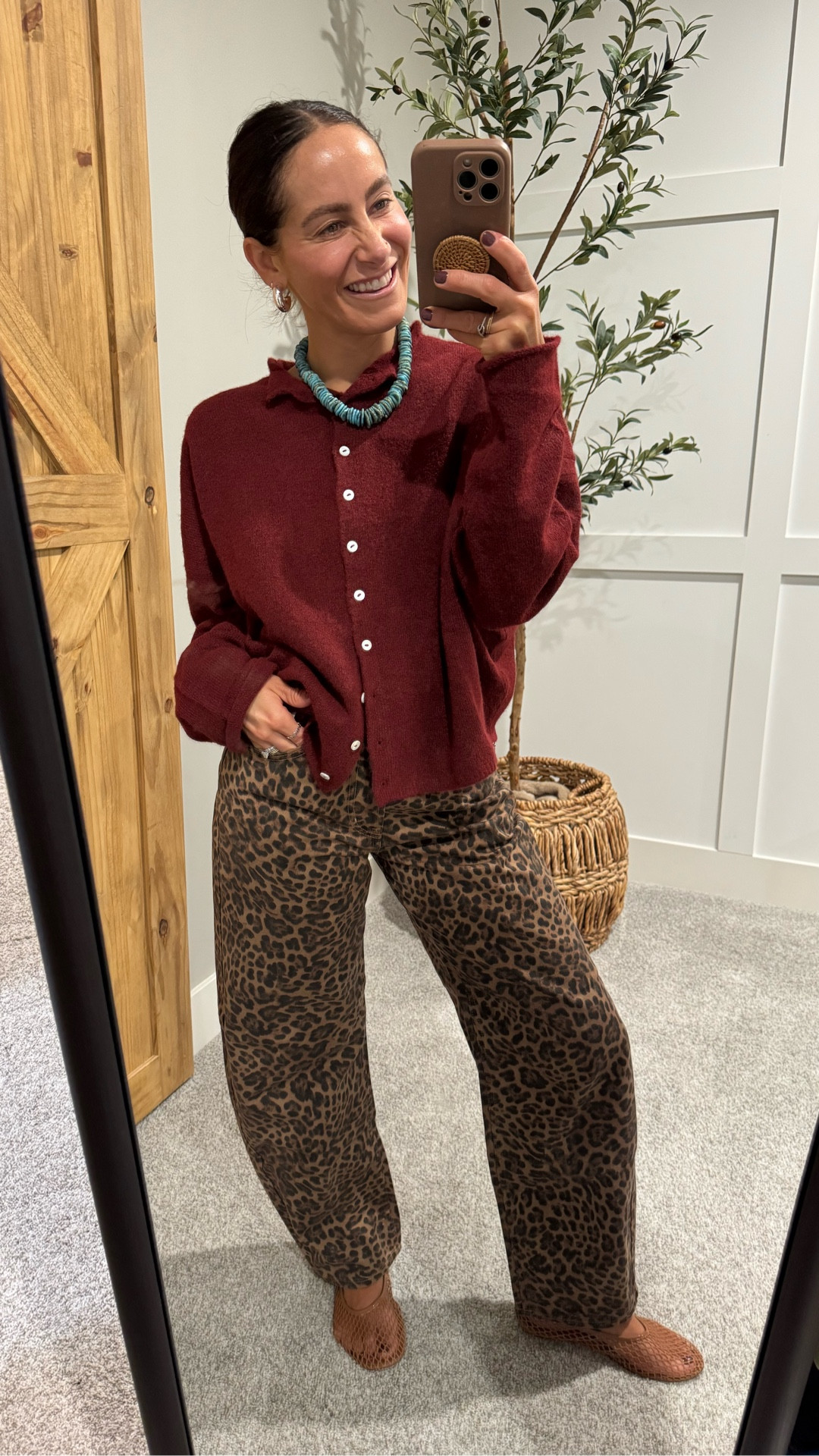 Obsessed 🤎 These leopard Gap barrels are the perfect combo—just the right amount of barrel, stretch, and the dreamiest leopard shade. 🐆 Pairing them with this cozy cardigan that will be hitting the Habibi site soon… you’re going to want to snag it fast 👀✨



#LTKFindsUnder100 #LTKPetite