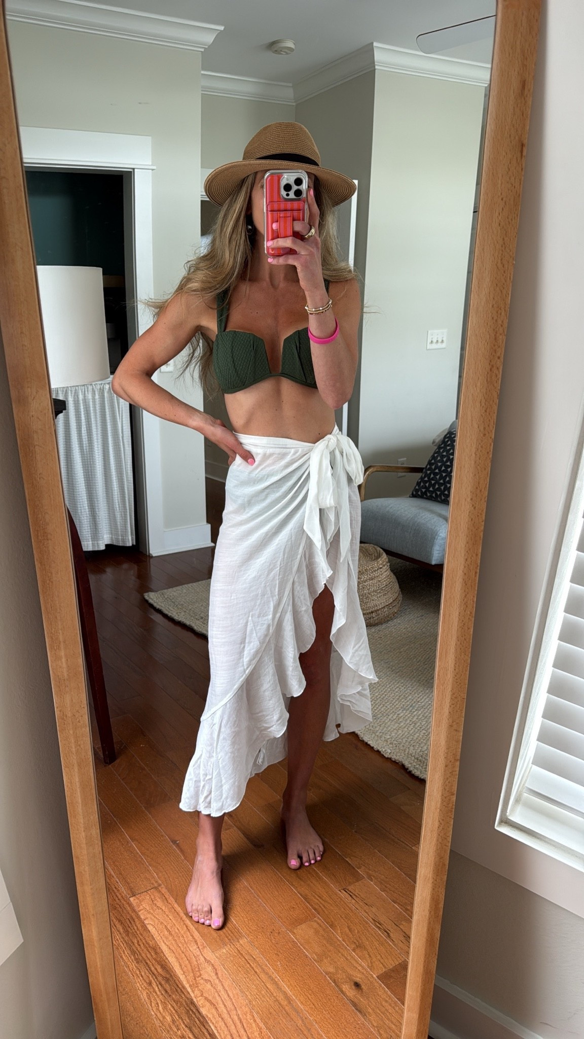Beach ootd - size small in swimsuit