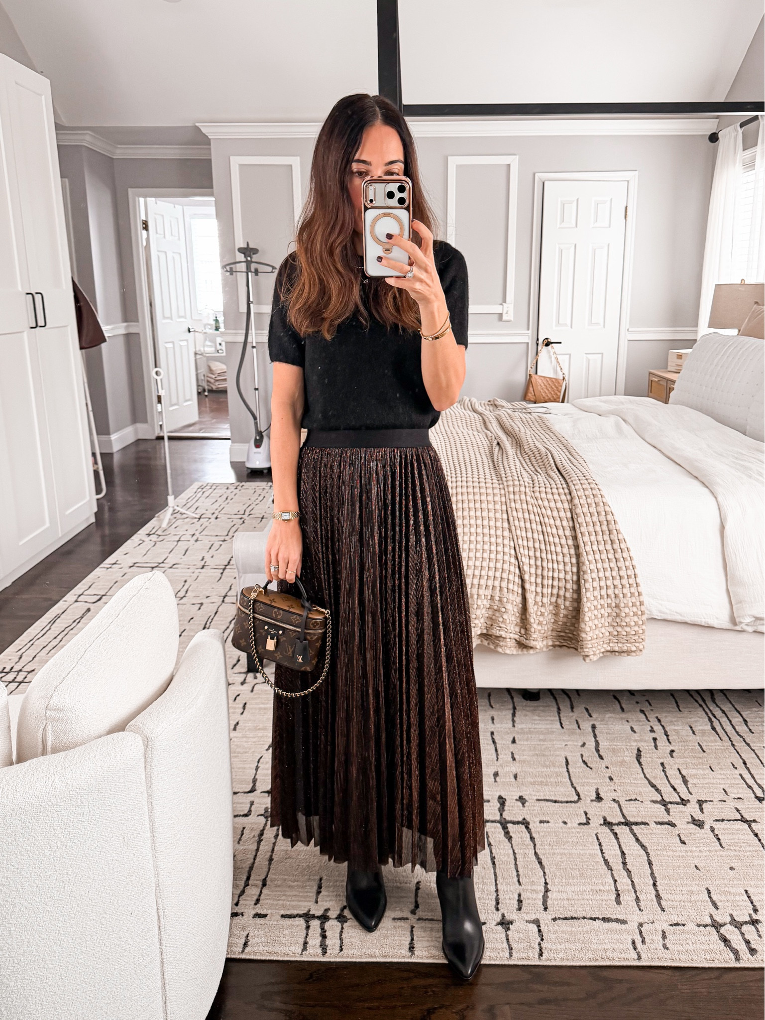 An easy way to dress up for the holidays without feeling overdressed 👌🏼 ✨ 🔗⬇️

#LTKSeasonal #LTKHoliday #LTKOver40