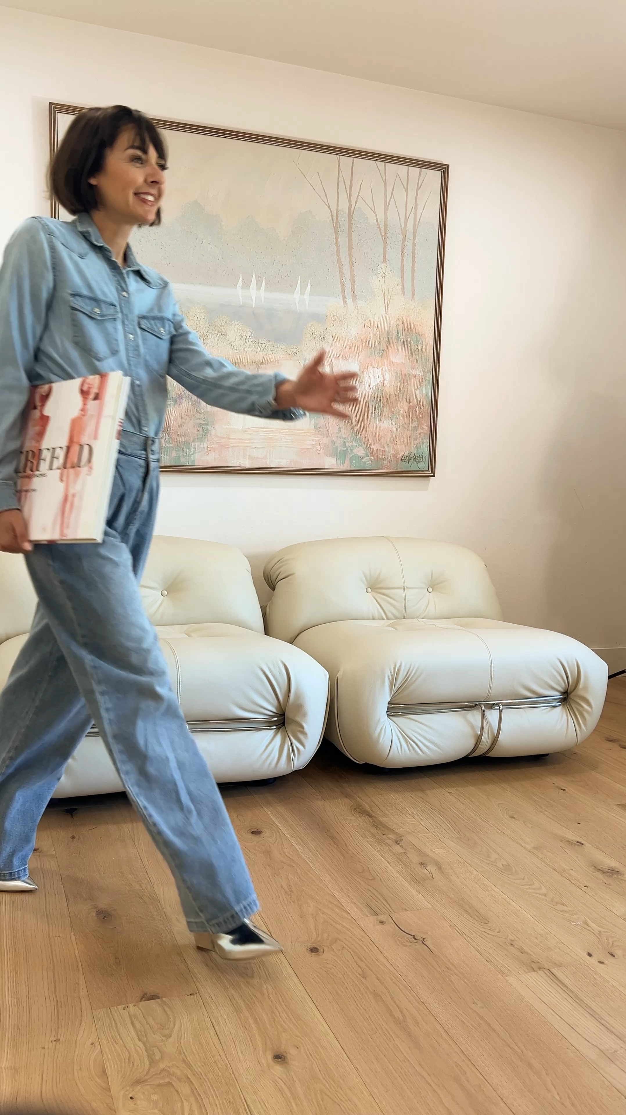 I love playing dress up and my closet is still my favorite room in my house but I recently refreshed my styling office when I found these sofas from @EternityModern. I love that they look like a style that famous interior decorator and fashion icon  Kelly Wearstler has in her Malibu home. Like a great outfit, they are well made and completely resonate with my style. 

Aniline Leather Sofa in bone 
#ad #eternitymodern #bestdressednest

