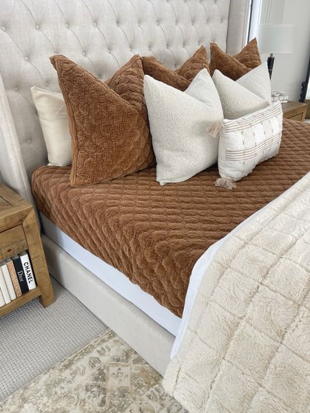 HOME \ cozy winter bedding - mixing browns and creams! 

Amazon
Walmart
Bedroom decor
Pillows 

#LTKfindsunder50 #LTKSeasonal #LTKhome