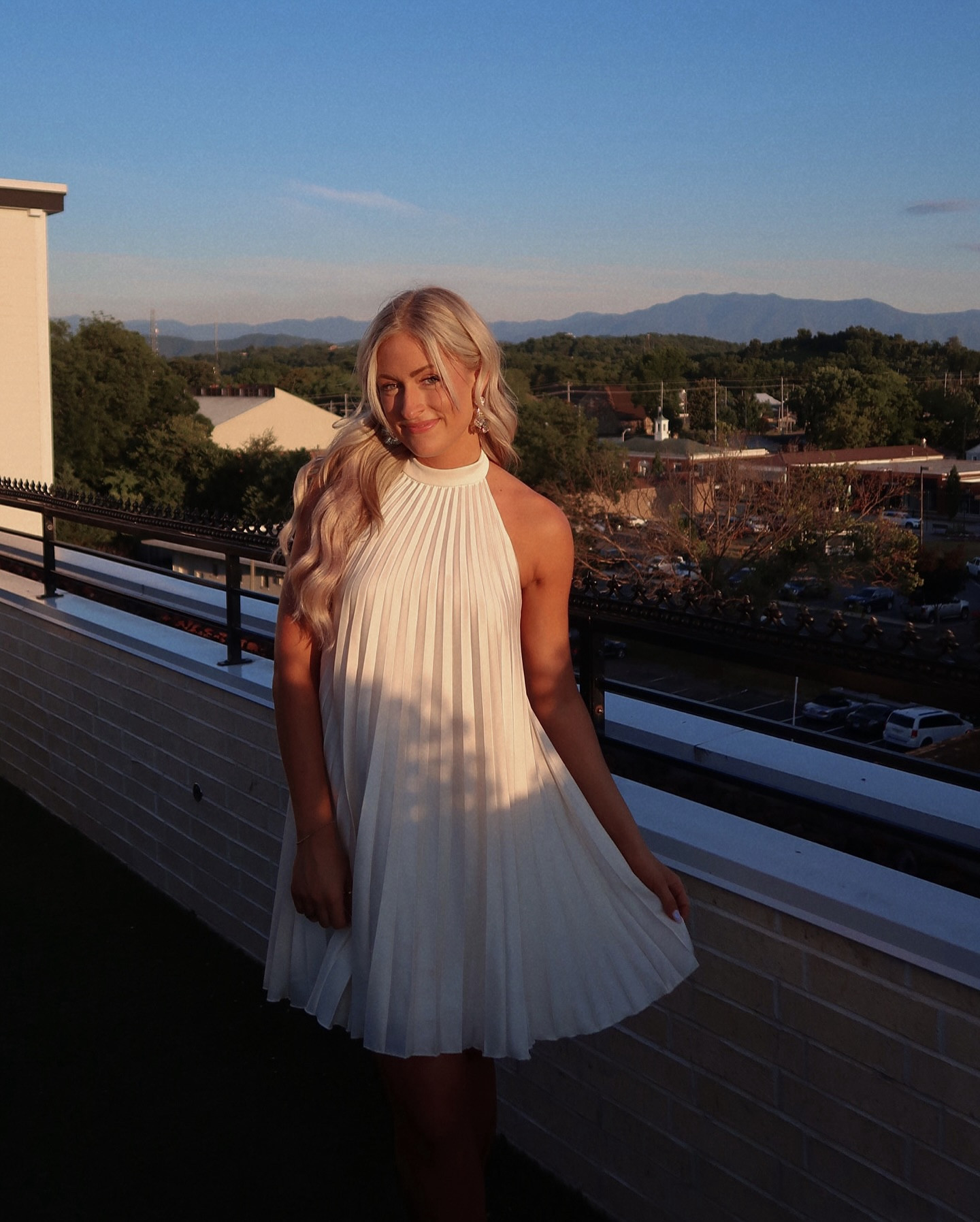 when a 4 year old boy asks if he can take your photo after whispering “you so pretty” and these are the results

a weekend full of so much love 🤍

☀️ spray tan by @the.glow.co.614 & use code HANNA50 for 50% off your tan