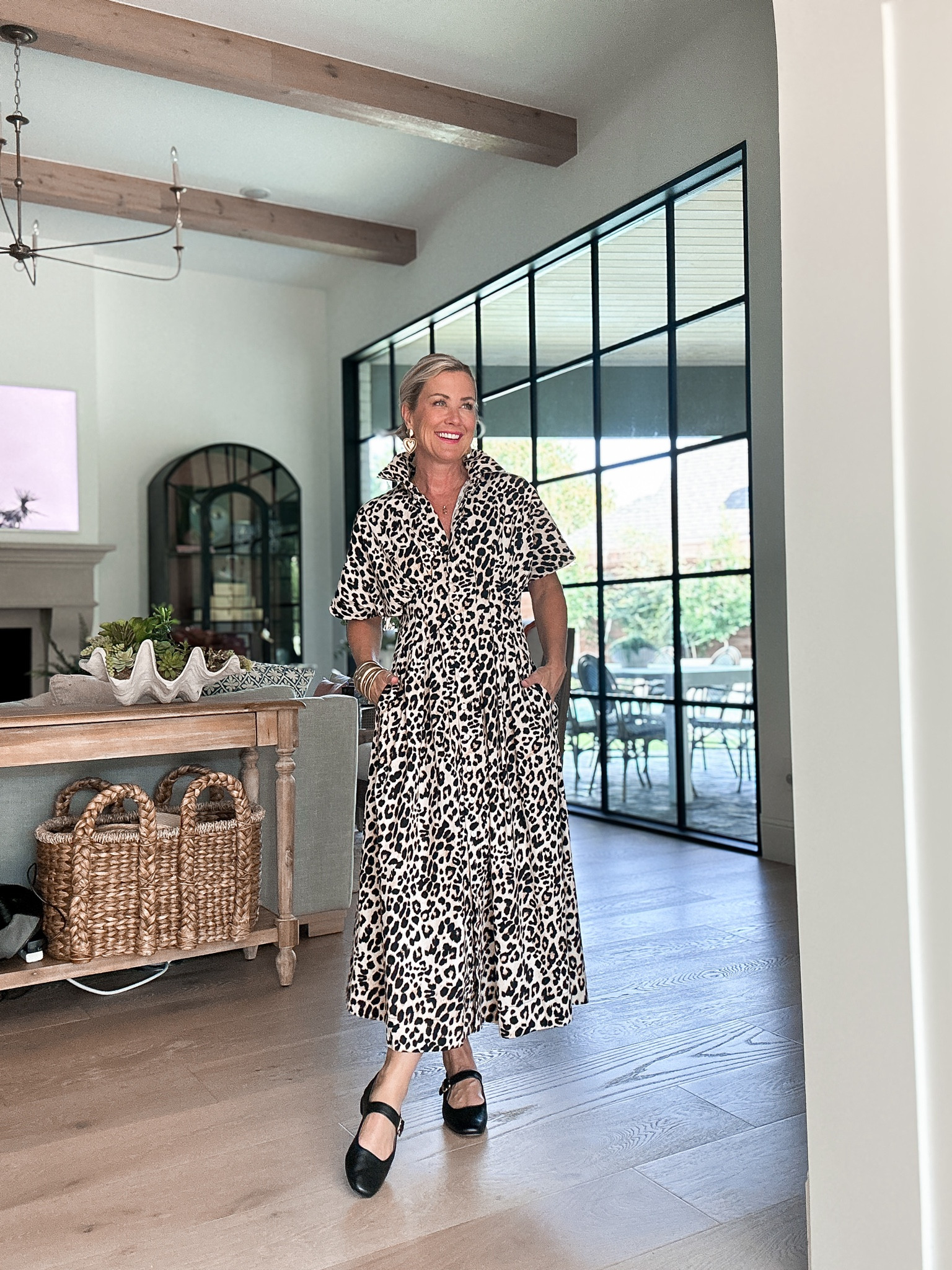 Adore this leopard shirt dress! The fit is so flattering with the nipped waist & drop shoulder. So cute with booties & sneakers, too!

I’m in an xs

#LTKOver40