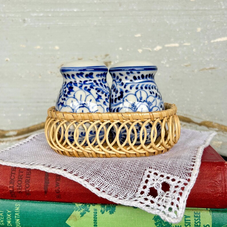 Vintage Blue and White Floral Salt and Pepper Shakers With Basket - Etsy | Etsy (US)