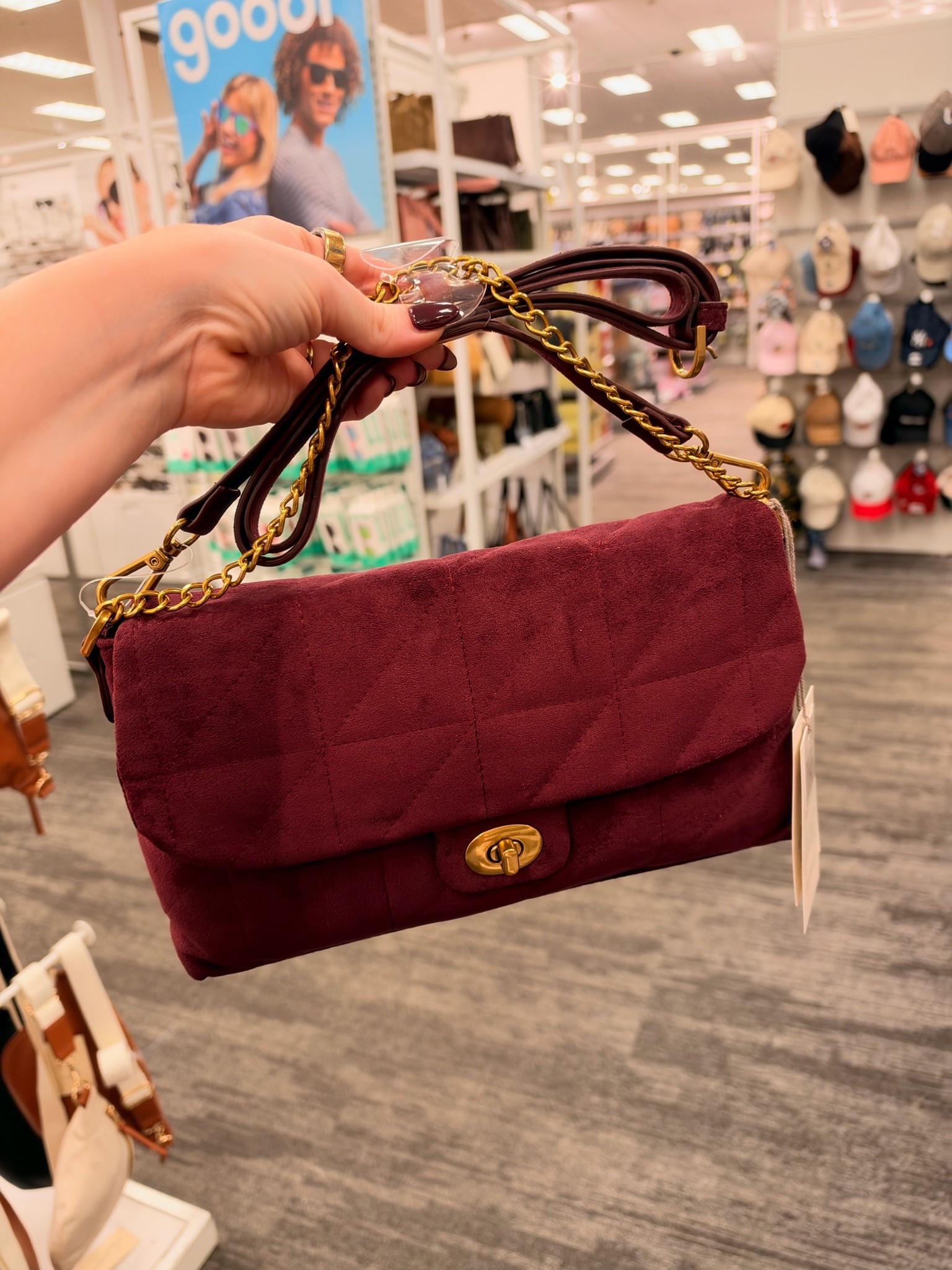 These beautiful burgundy handbags are trending right now! 




Velvet handbag 
Clutch 
Target style
Target finds 
Fall trends 
Fall fashion 
Fall handbag

#LTKSeasonal #LTKootd