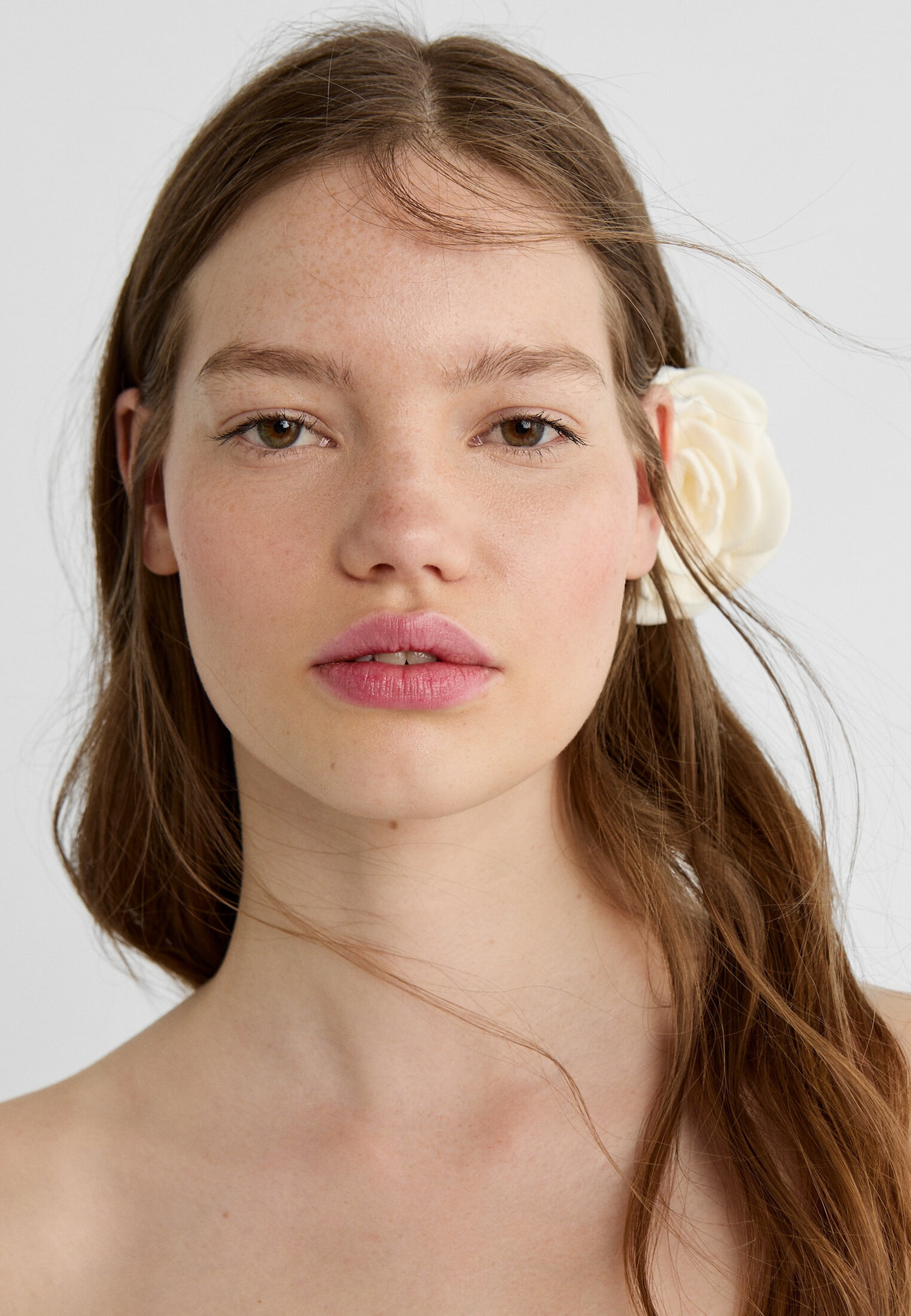Flower hair clip | Stradivarius (UK)