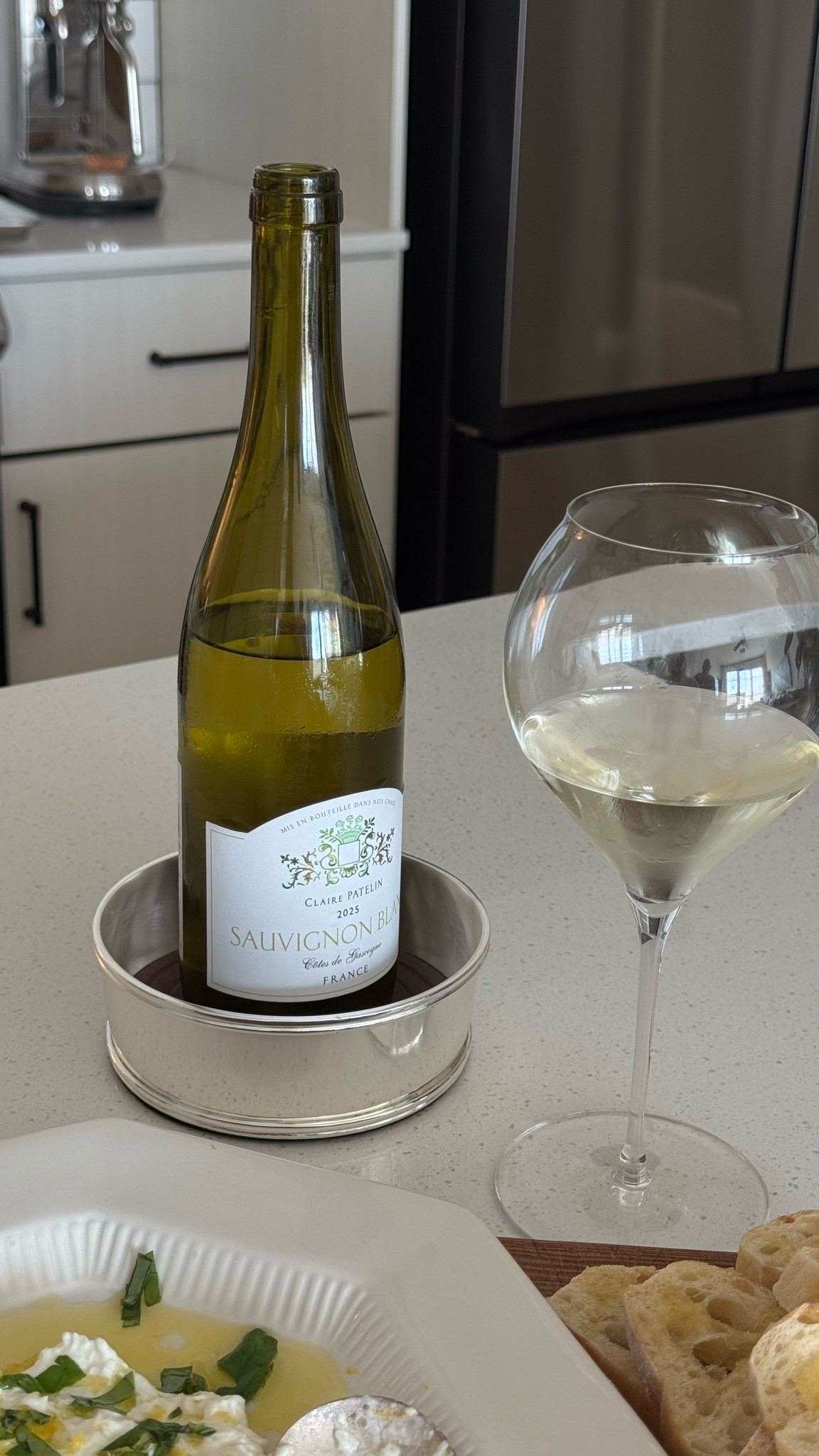 Absolutely smitten with these wine glasses and wine bottle coaster! 🤩