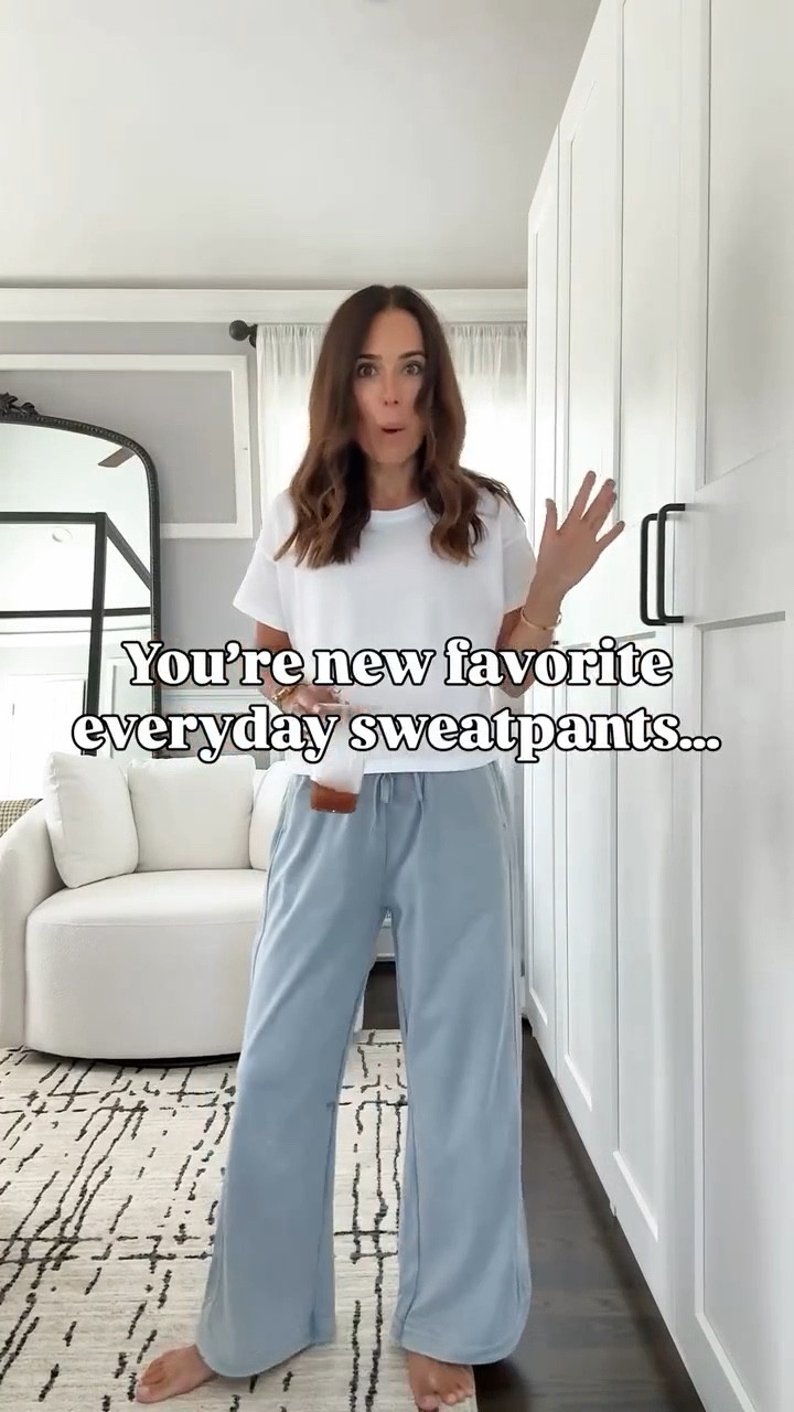 These Amazon gems are only $36 and feel way more expensive than they are. Comfy, chic, and so flattering — I’ve been living in mine 🙌🏻 Pair them with sneakers, UGGs.. They’re so easy to dress up or down!

Trust me, you’ll want these in more than one color 👀


Amazon sweatpants, wide leg sweatpants, comfy but chic, casual fall outfit, elevated loungewear, affordable fashion, Amazon fall finds, best Amazon pants, everyday style, mom on the go outfit

Follow my LTK @mrscasual on the @shop.LTK app to view this post and get my exclusive app-only content!