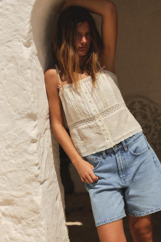 MID WAIST - REGULARShorts with a mid waist with five pockets and belt loops. Front zip and metal ... | Zara US