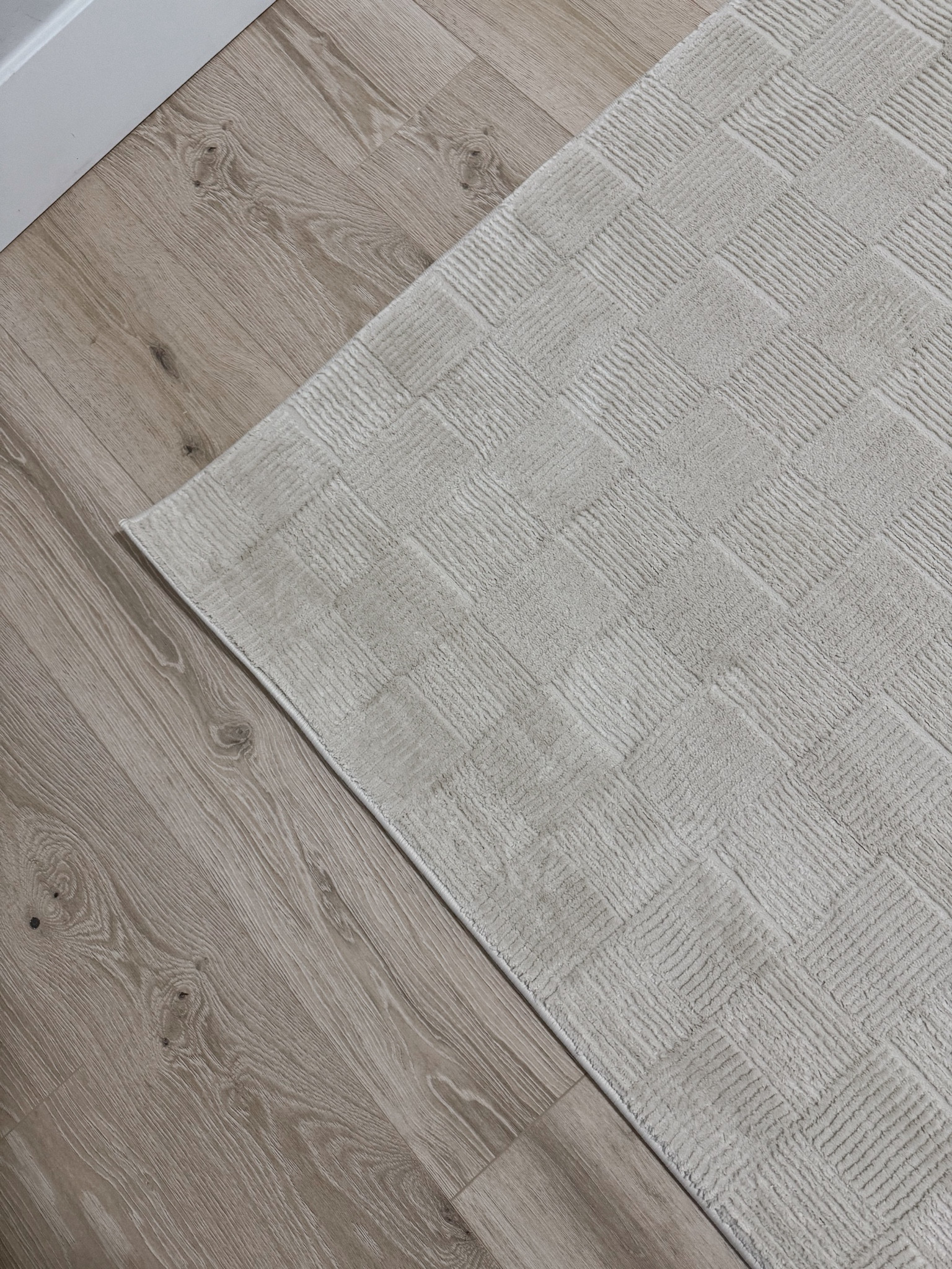 Light rug for your home ☁️

#LightRugDecor #SoftTouch #CozySpaces #NeutralVibes #HomeComforts #LightInteriors #RelaxingRug #SubtleStyle #RoomAmbiance #SereneSpaces #RugLove #FloorArt #CozyDecor #TexturePlay #HomeStyle #InteriorDesign #AreaRug #RoomEssentials #CarpetChic #RugInspiration #SoftFlooring 

#LTKhome