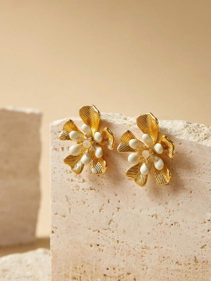 Anewsta Aretes con goteo de esmalte 3D con flor de oro de 18K | SHEIN