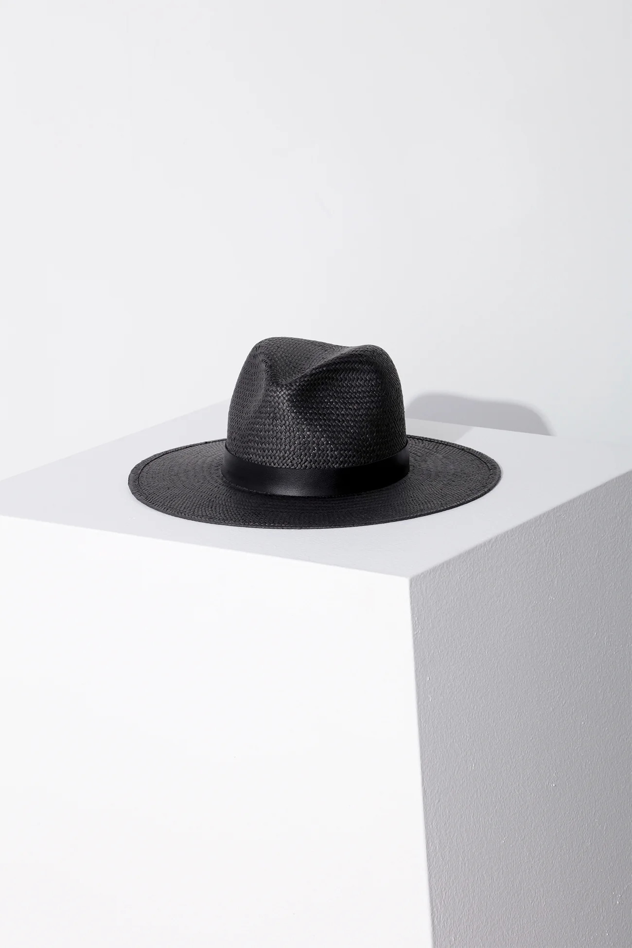 Simone Hat | Janessa Leone