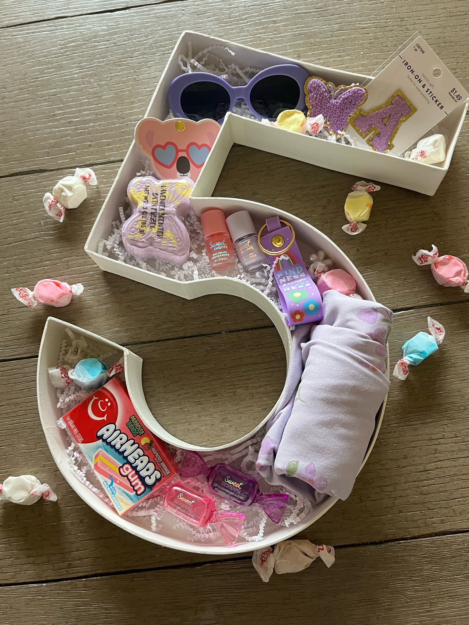 Birthday girl gift idea 💜🪩🎀 #birthdaygift #birthdaygirl #diy #diygift 

#LTKParties #LTKKids