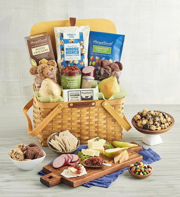Picnic Basket Gift | Harry & David