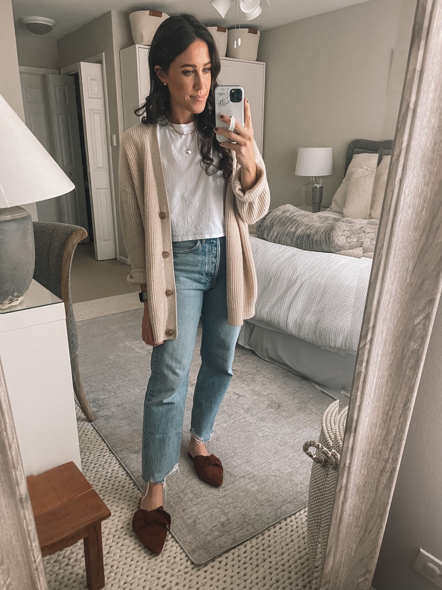 10.29.22
Jenni Kayne Cardigan, Agolde jeans 

#LTKSeasonal #LTKstyletip