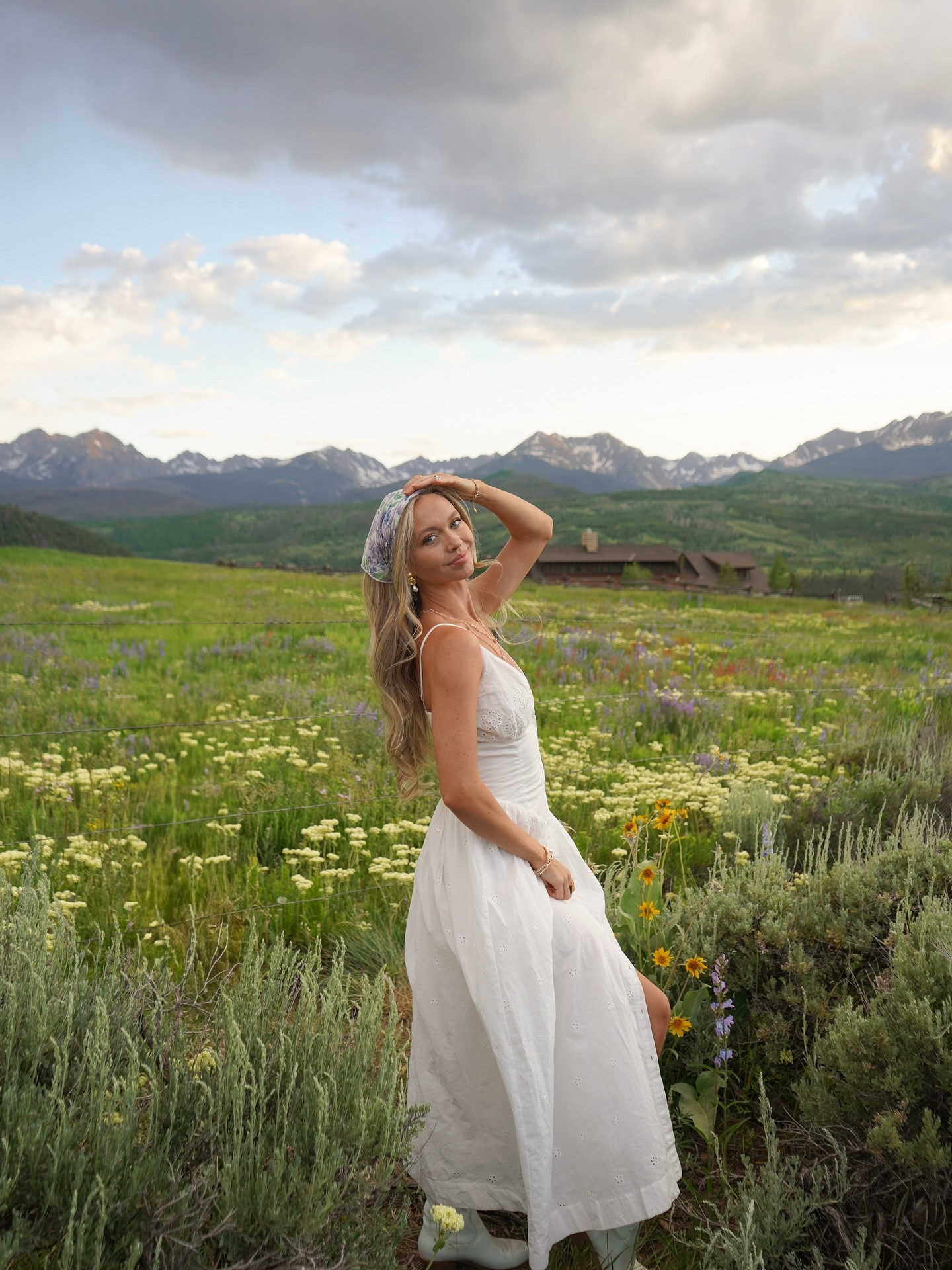 Find me where the wildflowers are 🌻🌷
Dress: @lulus #lulusambassador