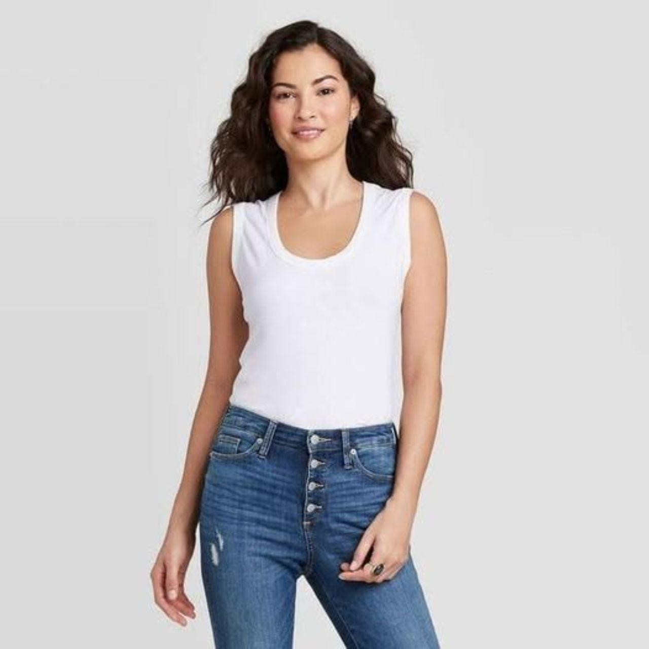 Universal Thread Women's T-shirt - White - 30A | Depop US