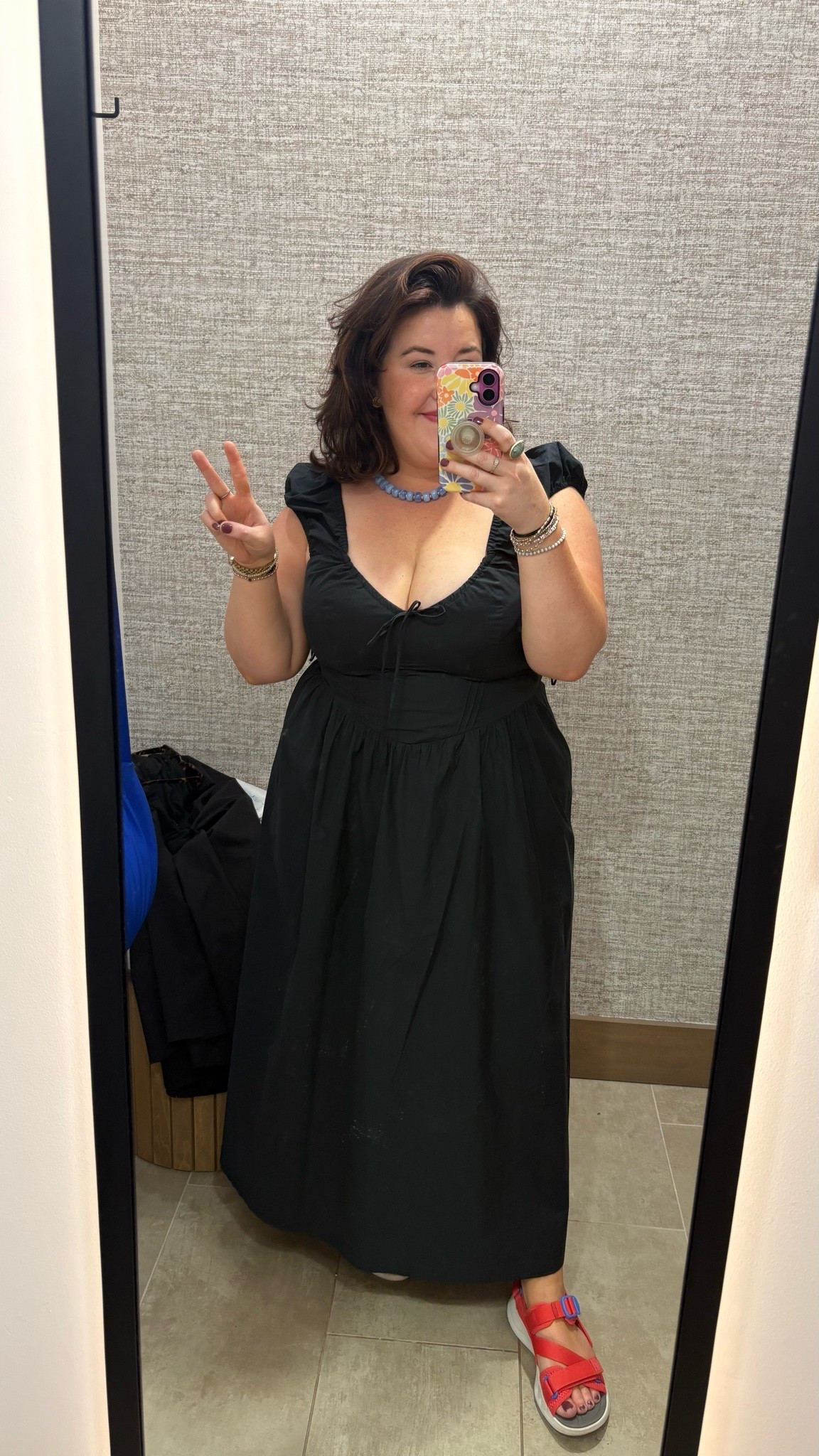 Snuck into the Hoboken @abercrombie over the weekend to try on this lil number I have had my eye on. This was XL regular, I’d probably go XXL petite online for the bust!

#LTKPlusSize #LTKPetite #LTKSeasonal