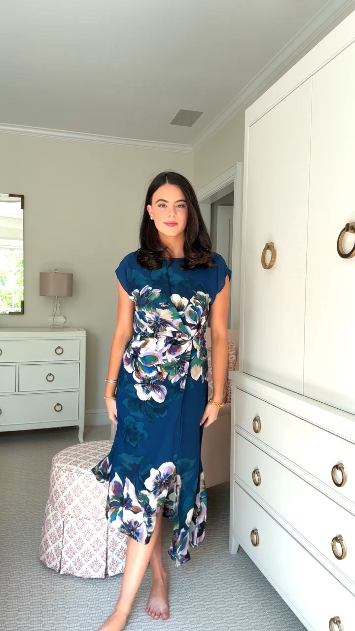 Fall wedding guest look! This dress is a lovely floral option and a great transitional piece as we shift seasons! Wearing my typical size 4 but runs a bit larger fyi! 