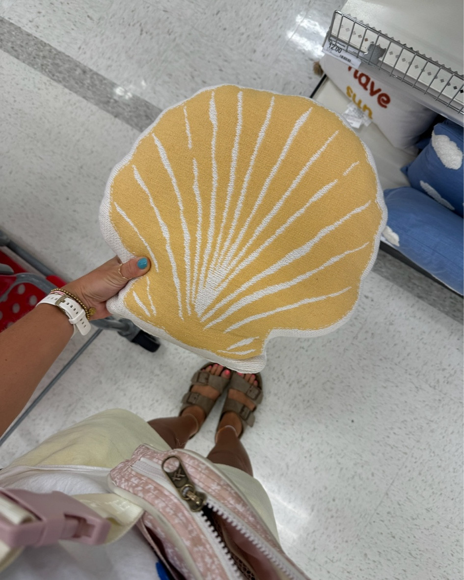 obsessed with this target find!! can add such a beachy feel to any room and only $12🐚

home decor, bedroom decor, throw pillow



#LTKFindsUnder50 #LTKSeasonal #LTKHome