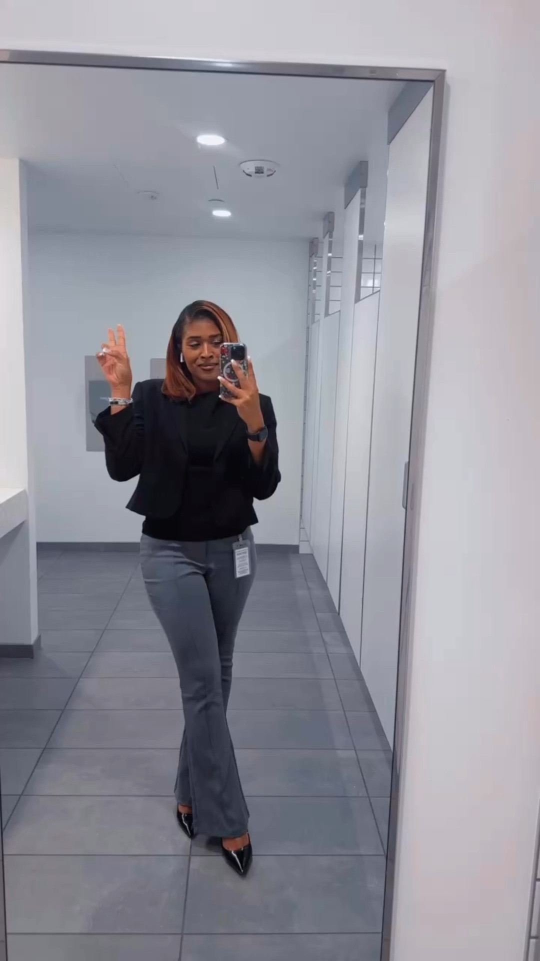 “Thursdays = Board Days, so business wear it is! Kept it chic and simple with a gray and black color palette. These gray pants from H&M are everything—the perfect stretch and my go-to wide-leg fit. Party on the bottom, business on the top with my new fave blazer + top combo!

#BoardDayStyle #WideLegObsession #LTKworkwear”

#LTKShoeCrush #LTKStyleTip #LTKWorkwear