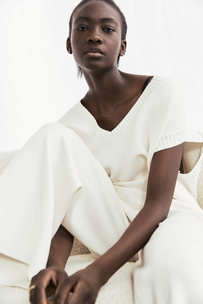 Ankle-length pants in a fine-knit viscose blend. Regular waist, waistband with covered elastic, a... | H&M (US + CA)