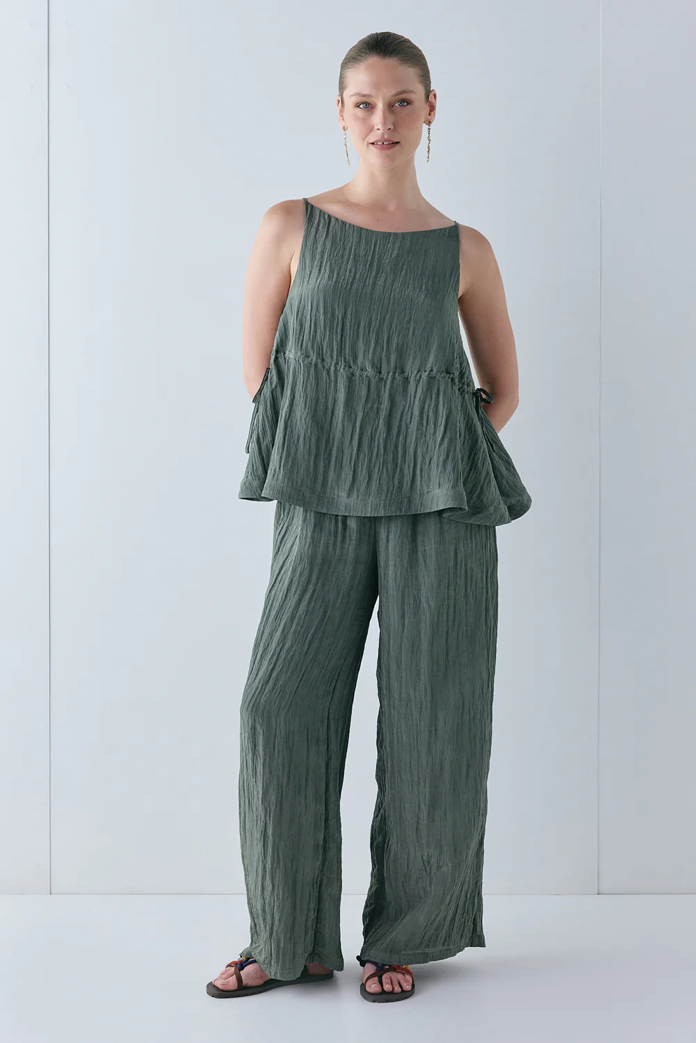 Indi Top Crinkle Khaki | VRG Grl