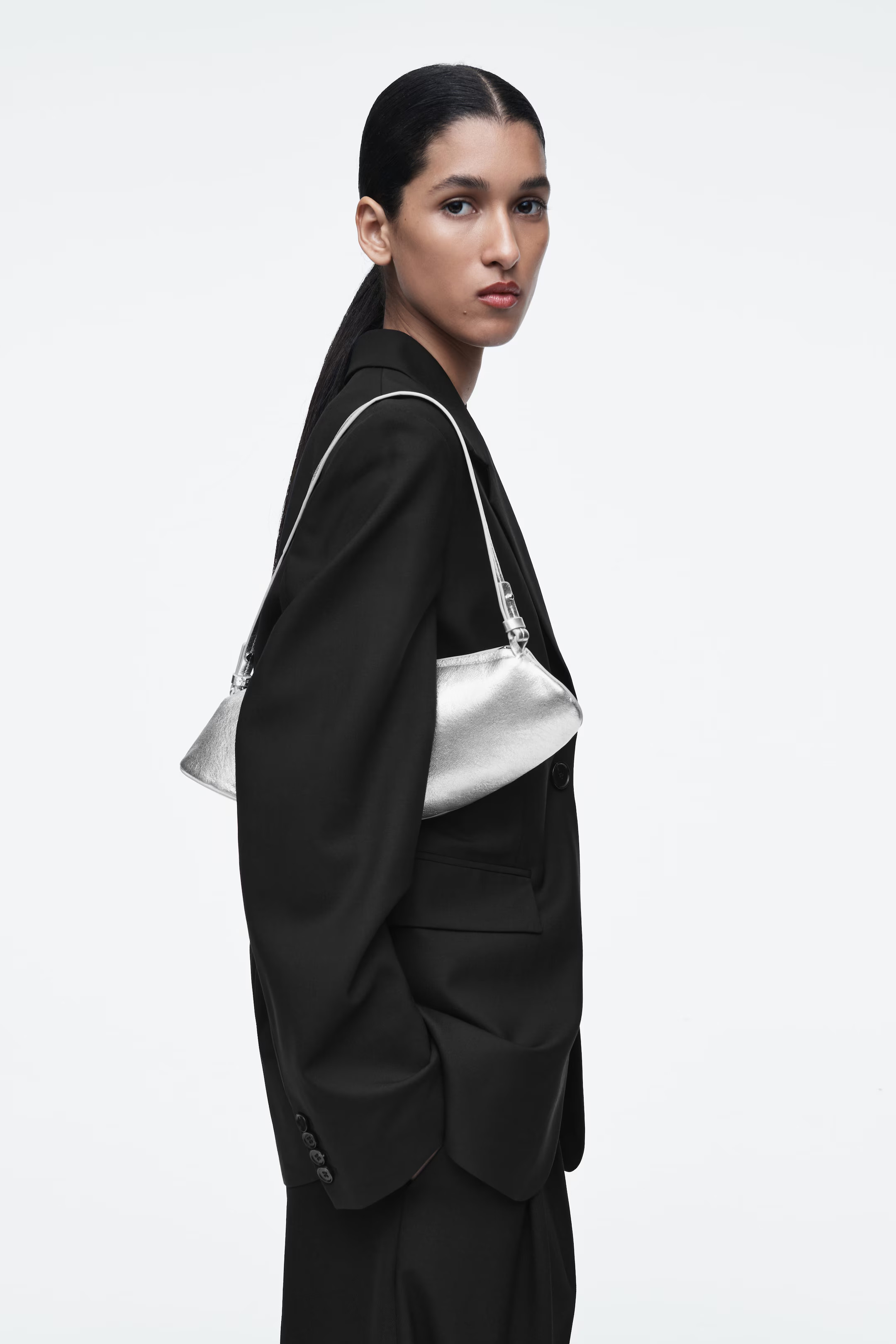 COVE CLUTCH - LEATHER - SILVER | COS (EU)