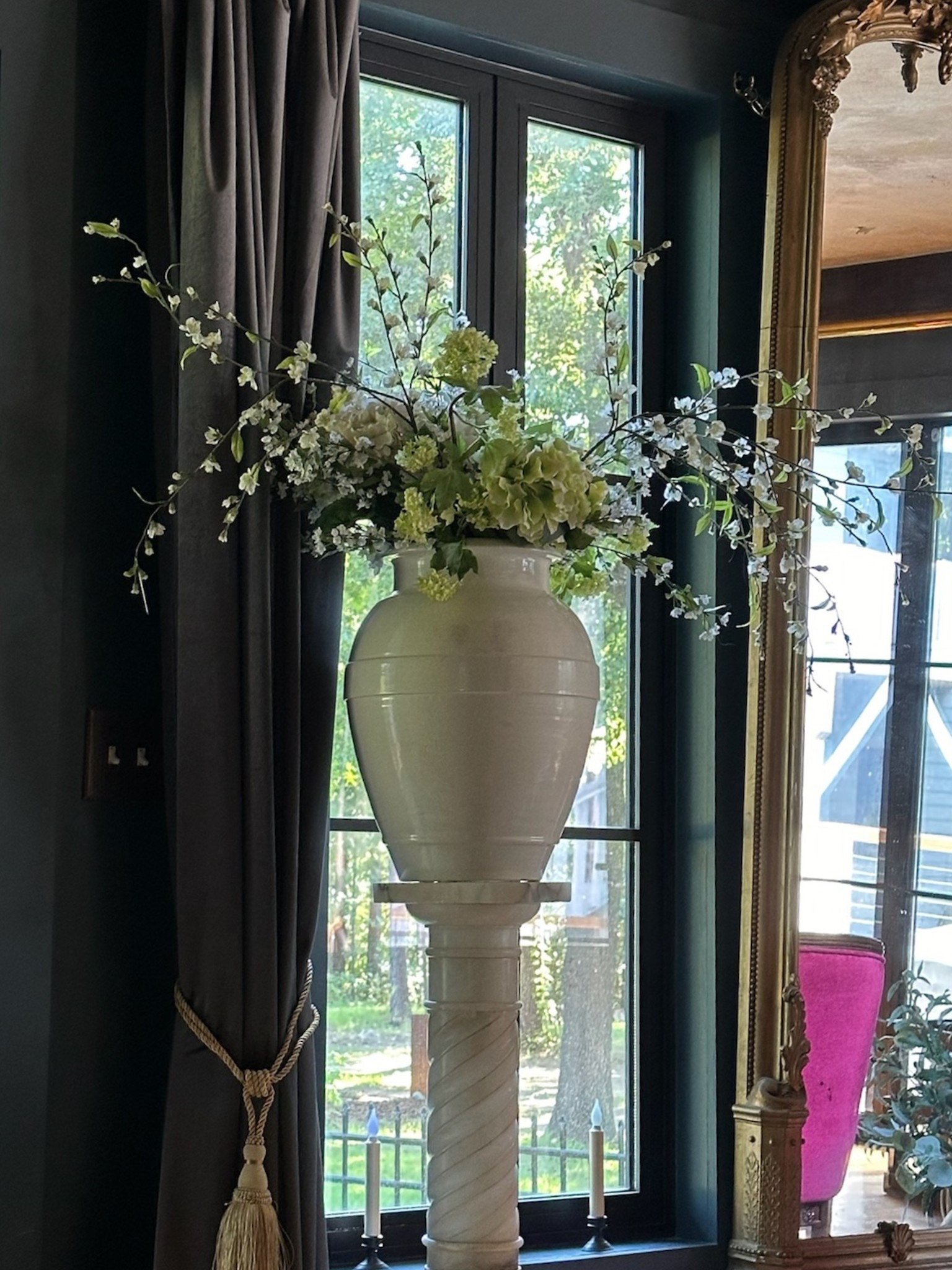 A white marble Greek column topped with a simple vase and fresh flowers that feels effortlessly sculptural. Clean, classical, and quietly striking, it brings height, elegance, and a sense of timeless beauty to the space. ✨ 

#ClassicalDecor #MarbleDetails #StatementPieces #TimelessInteriors #GreekInspired #HomeDecor #DesignDetails #callsigndesign