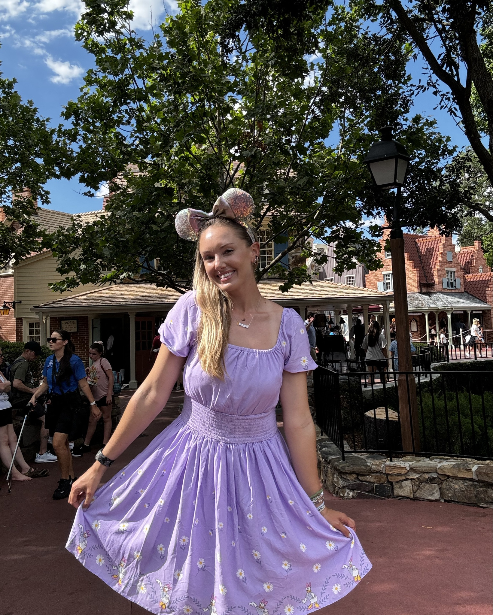 How cute is this Daisy dress from Boxlunch?? 💜🤍 it’s Daisy and her daisies! So comfy and cute for the parks. The perfect Disney springtime dress ☺️

#LTKfindsunder100 #LTKstyletip #LTKSeasonal