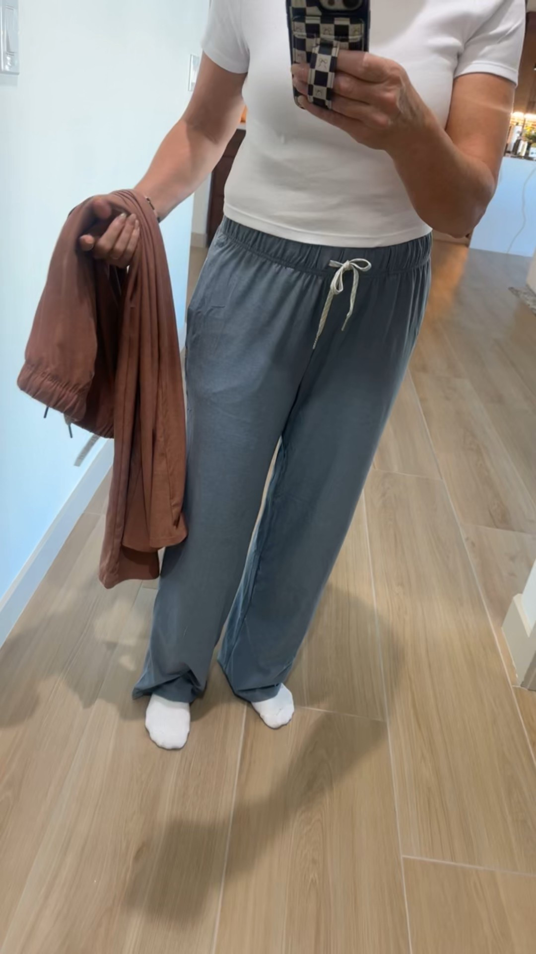 These soft little pants are seriously my go to for comfy days at home or even quick errands. The material is buttery soft like, next level cozy and they come in a few other colors. 