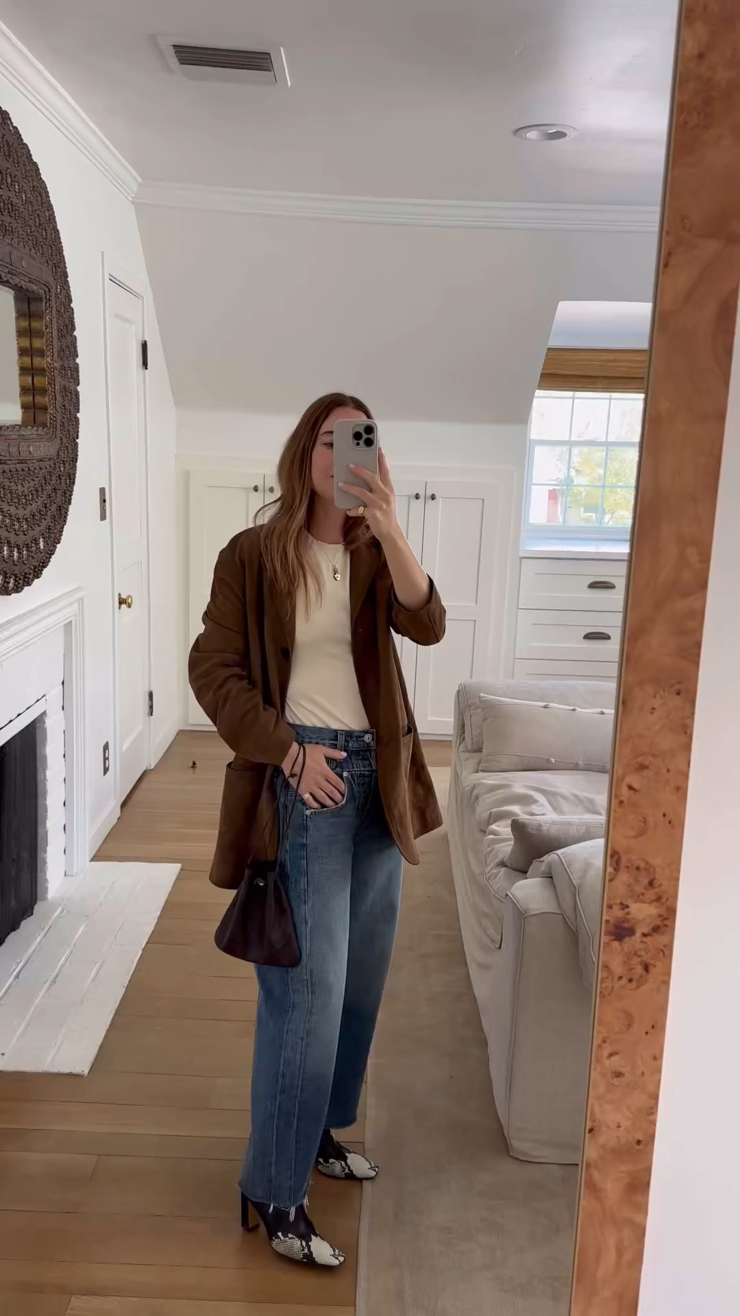 Loving these jeans! They have really cool detailing on the side and love it with this oversized blazer!