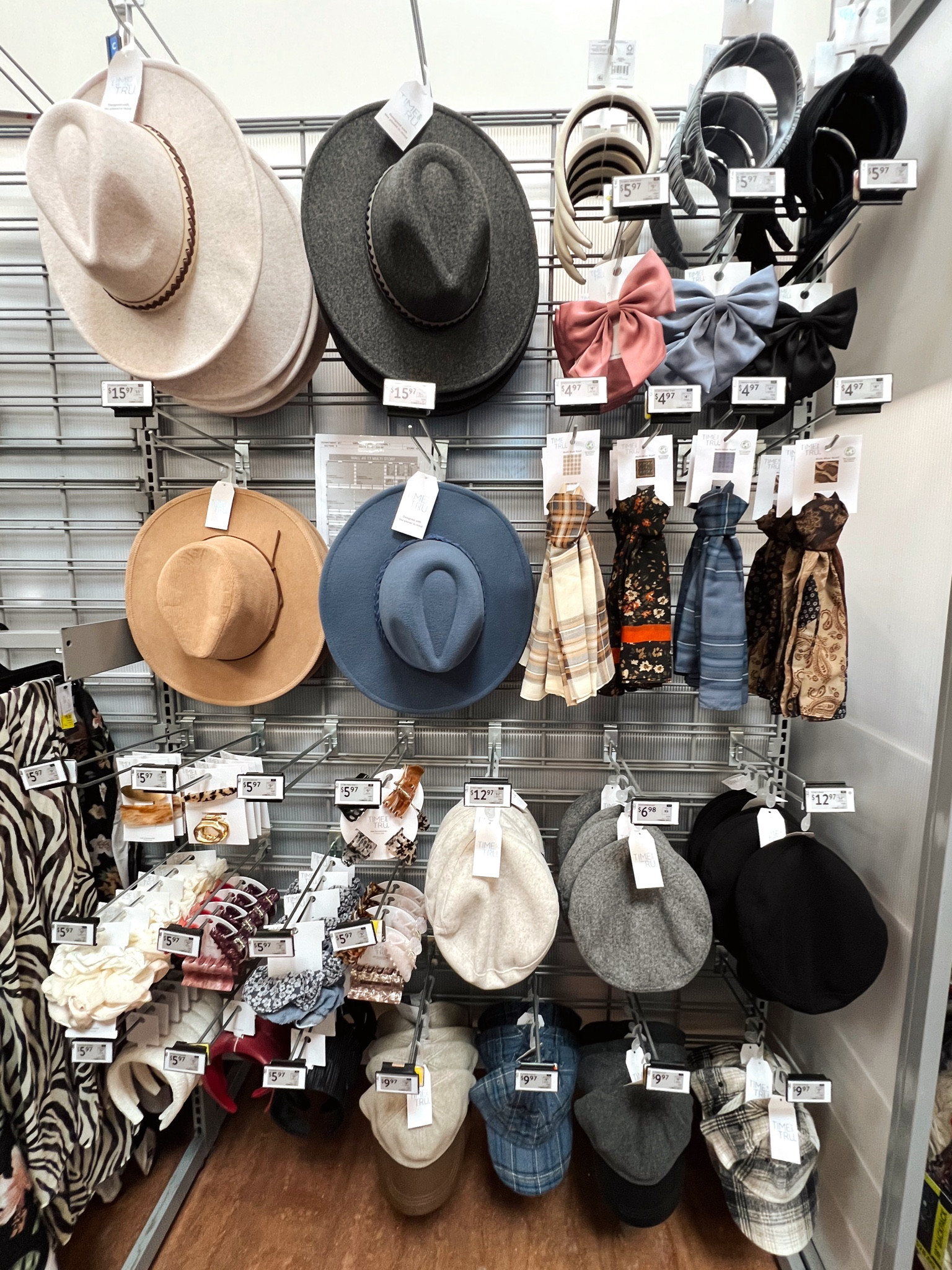 Walmart Fall/Back to School Fashion has arrived to my local store and it all looks so good! Who knew Walmart could make their accessories look so good? I did! 🤭