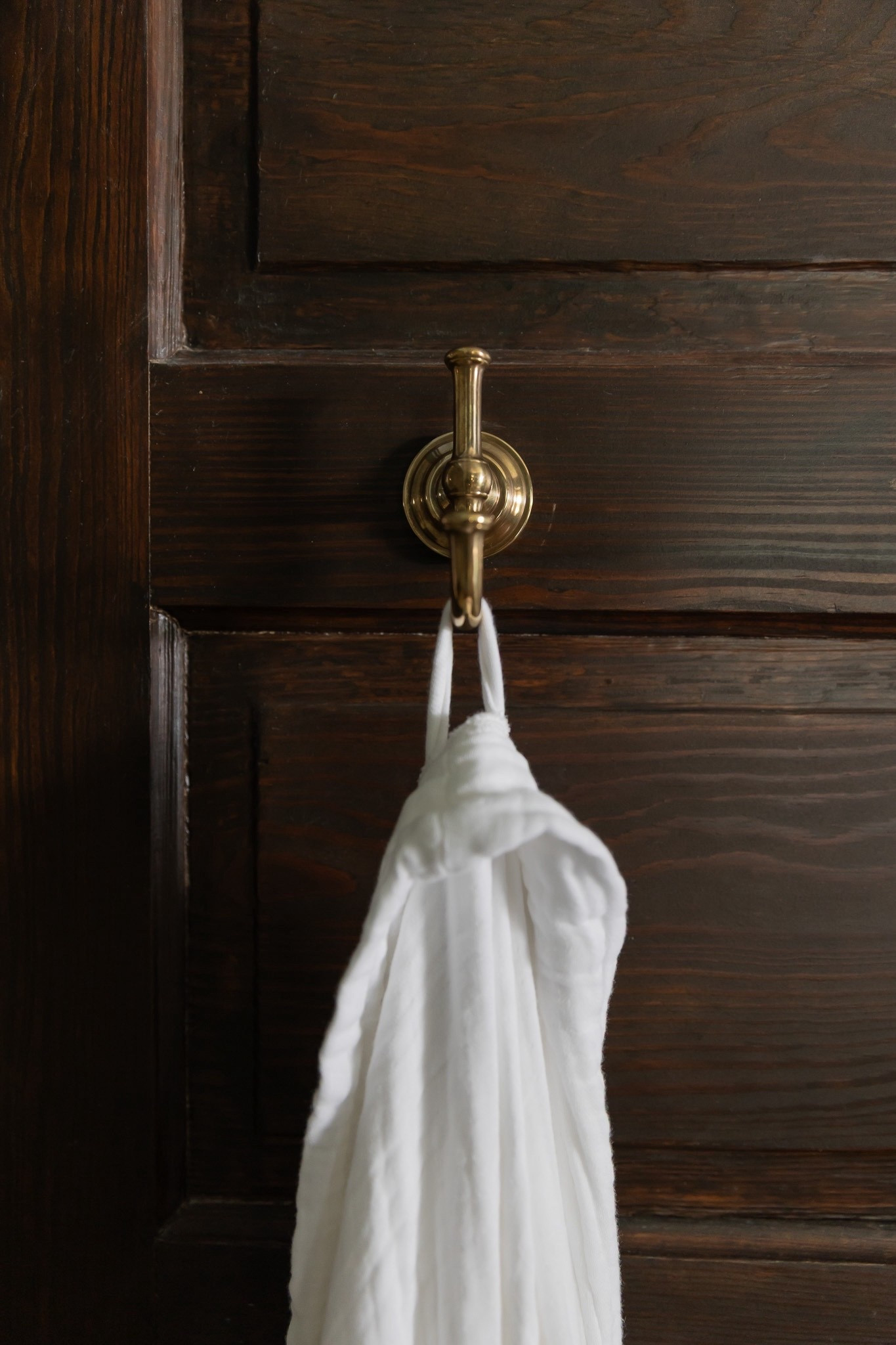 Nothing beats unlacquered brass against dark warm wood, and these Howell hooks are just perfect ✨

#LTKHome #LTKFindsUnder100