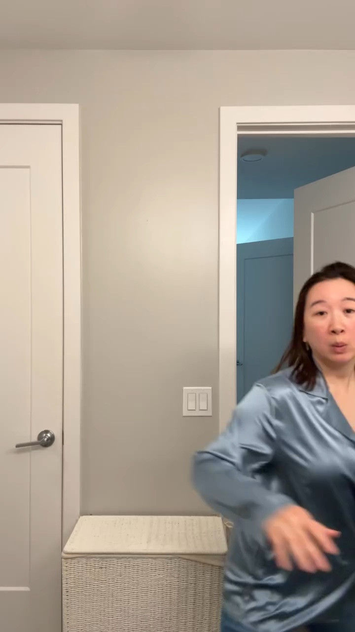 To be honest my skin-prep and makeup routine hasn’t changed much since I was like 19 😬 The products are different but the steps are pretty much the same. The only thing I do differently now is that I like to mix my primer and foundation on my hand first before applying! Who else does that too? 👀

Mist: @thayers 
Moisturizer: @superegg 
Primer and foundation: @ogee 
Liquid blush, lip liner, lip oil and bronzer: @saiebeauty 
Eye shadow: @pytbeauty 
Eyeliner: @maybelline 

Linen top: @petitestudionyc 
Bottom: via @stitchfix 
Flats: @loefflerrandall 
Bag: @brahmin 
Sunnies: @longchamp by @marchoneyewear