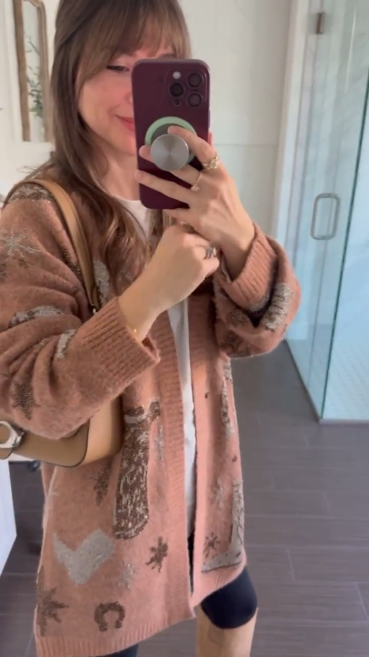 Love this look!! So comfy but chic!!

#LTKStyleTip #LTKSeasonal