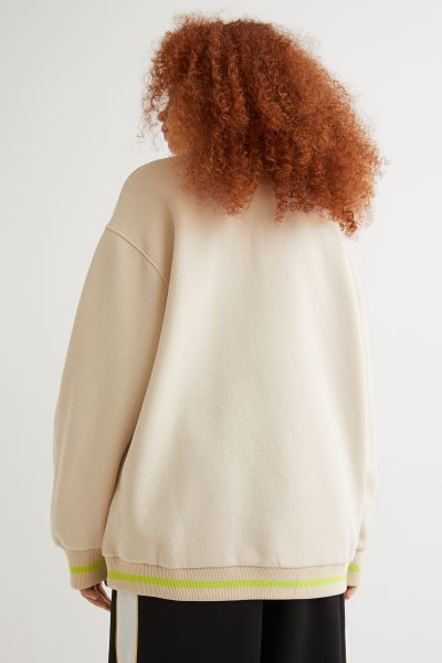 Oversized sweatshirt | H&M (UK, MY, IN, SG, PH, TW, HK)