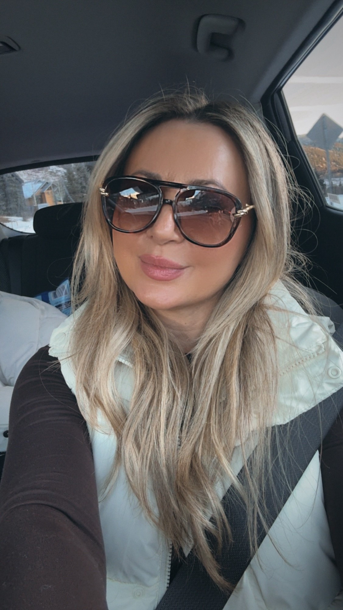 New Amazon find. Cute sunglasses under $20


#LTKdayinmylife #LTKootd #LTKgrwm