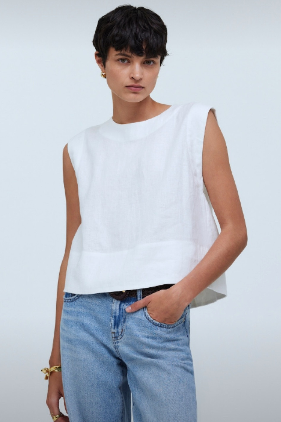 This linen tank would be so cute for summer! Pair it with some wide leg jeans, ballet flats, and a chunky earring and you have the perfect casual-summer dinner outfit 

#LTKxMadewell #LTKSaleAlert #LTKStyleTip