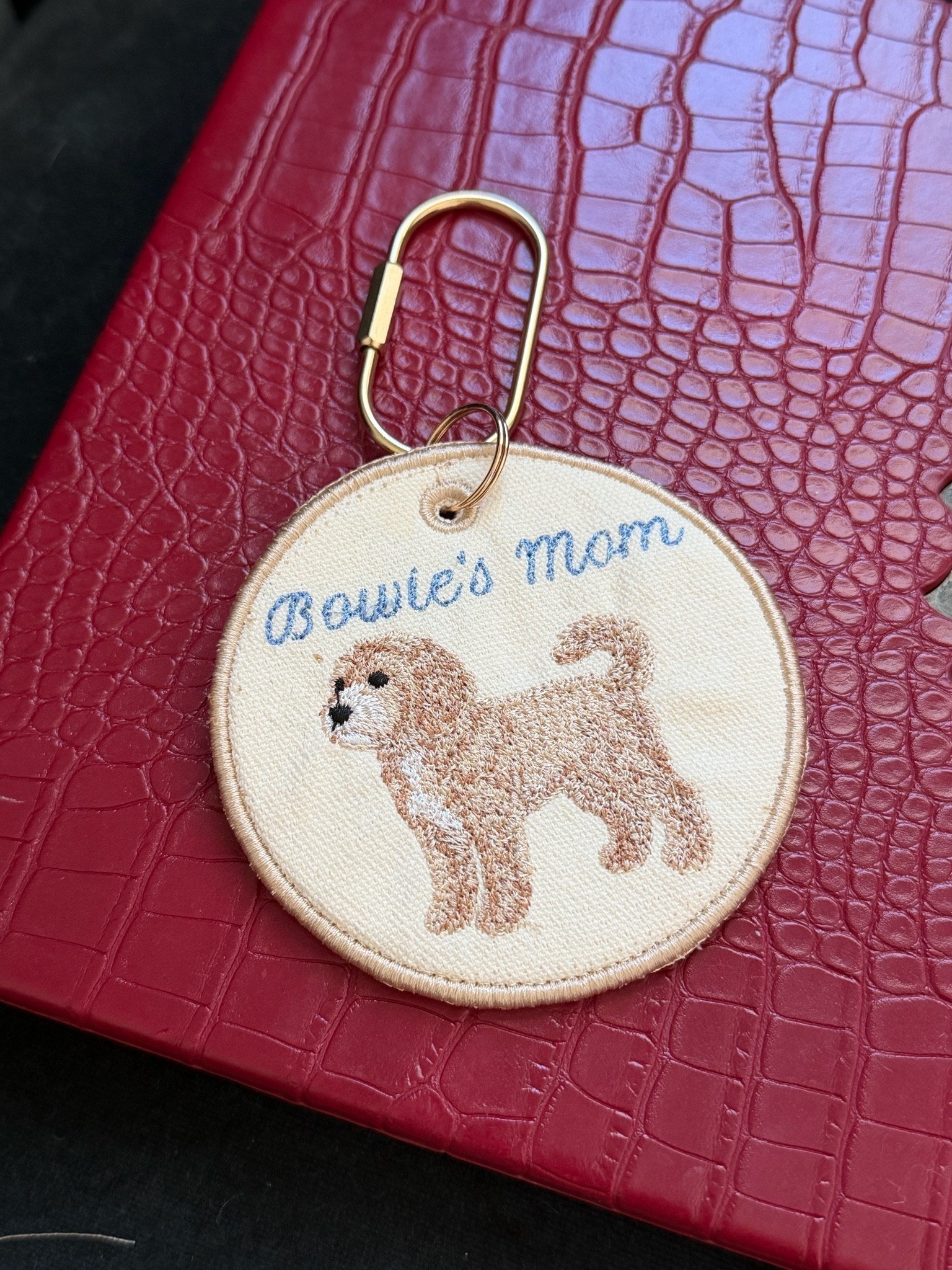 what I used for this bag tag! 

Pe900 machine 
Water soluble stabilizer
Canvas material 
40Wt colored 100% polyester thread 
Keychain 
Lighter 
3mm foam 
Leather puncher