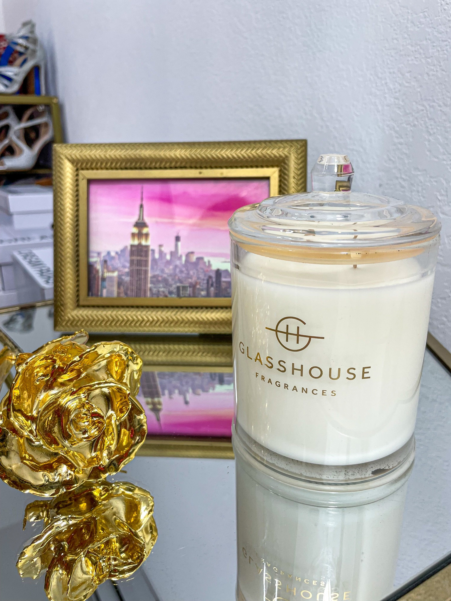 So this is how luxury candles smell like! I swear you don't even need to remove the glass lid to enjoy the fragrance but at the same time it has a very subtle smell. Very calming and relaxing fragrance.

#LTKHome