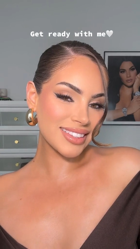 Love a good Smokey liner & nude lip combo 💨