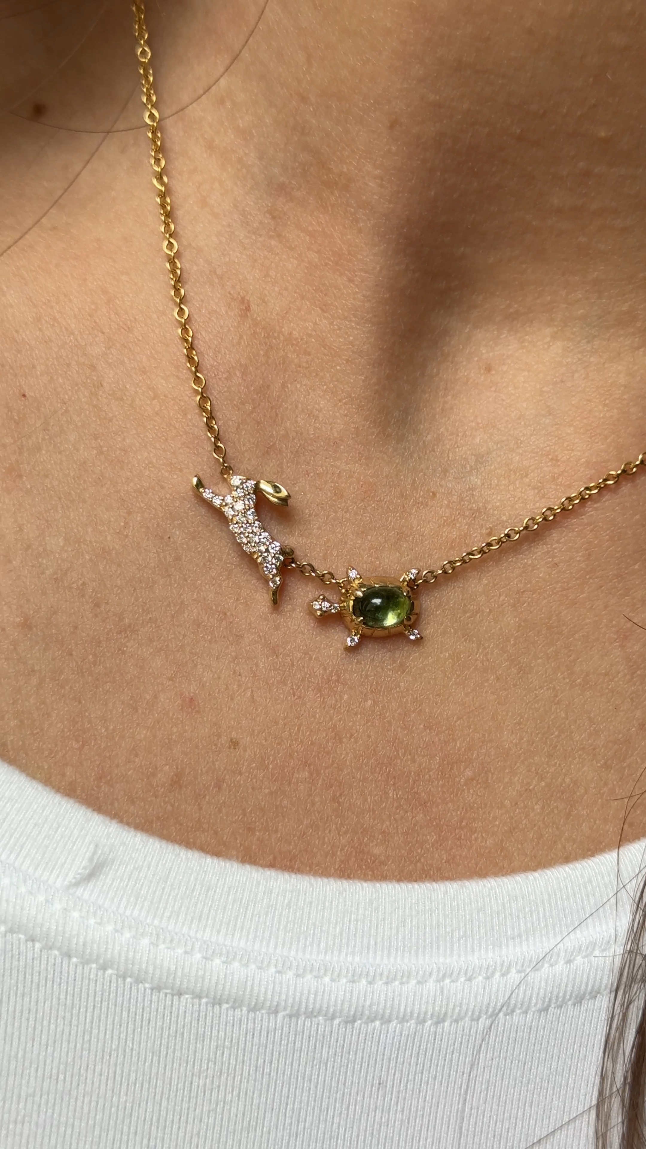 For those that love the fairytale of the Tortoise and the Hair - this monica rich Kosann jewelry is just your speed ✨