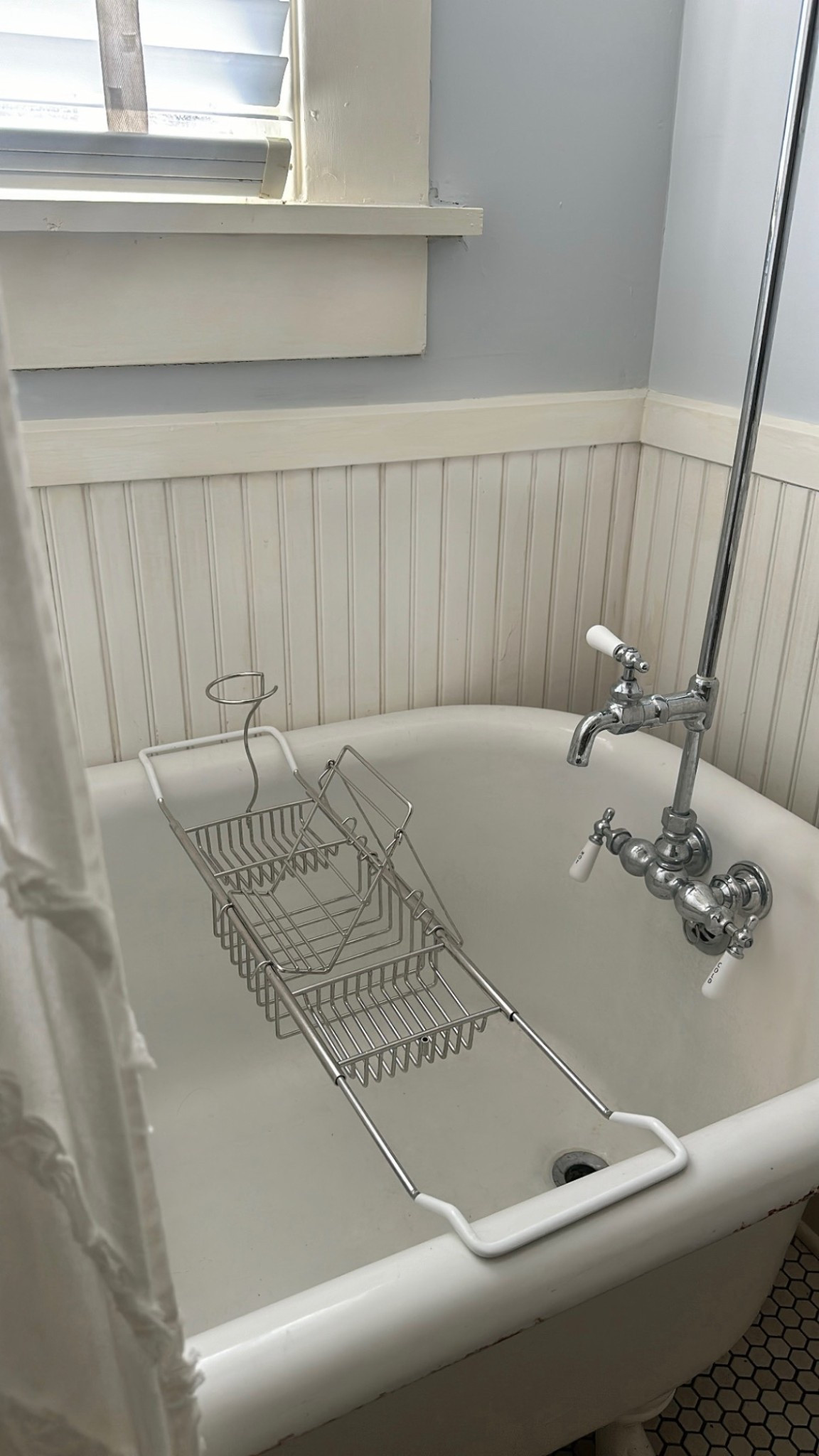 PB bath caddy look for less 

Pottery Barn: $199
Amazon: under $50

#LTKBeauty #LTKHome #LTKFindsUnder100